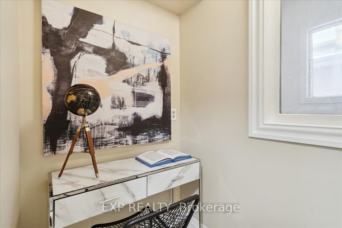 3408 Africa Cres