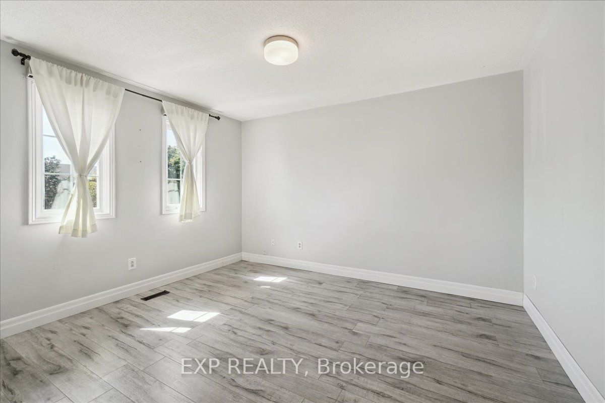 3408 Africa Cres