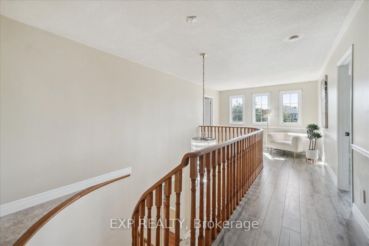 3408 Africa Cres