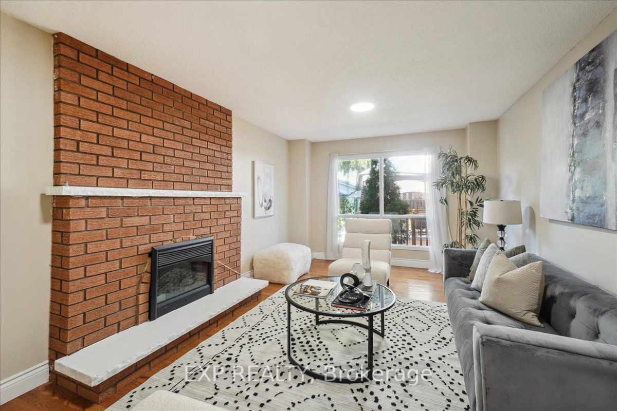3408 Africa Cres