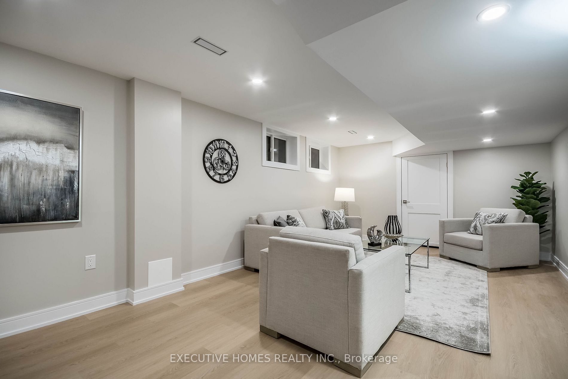 185 Hendrie Ave