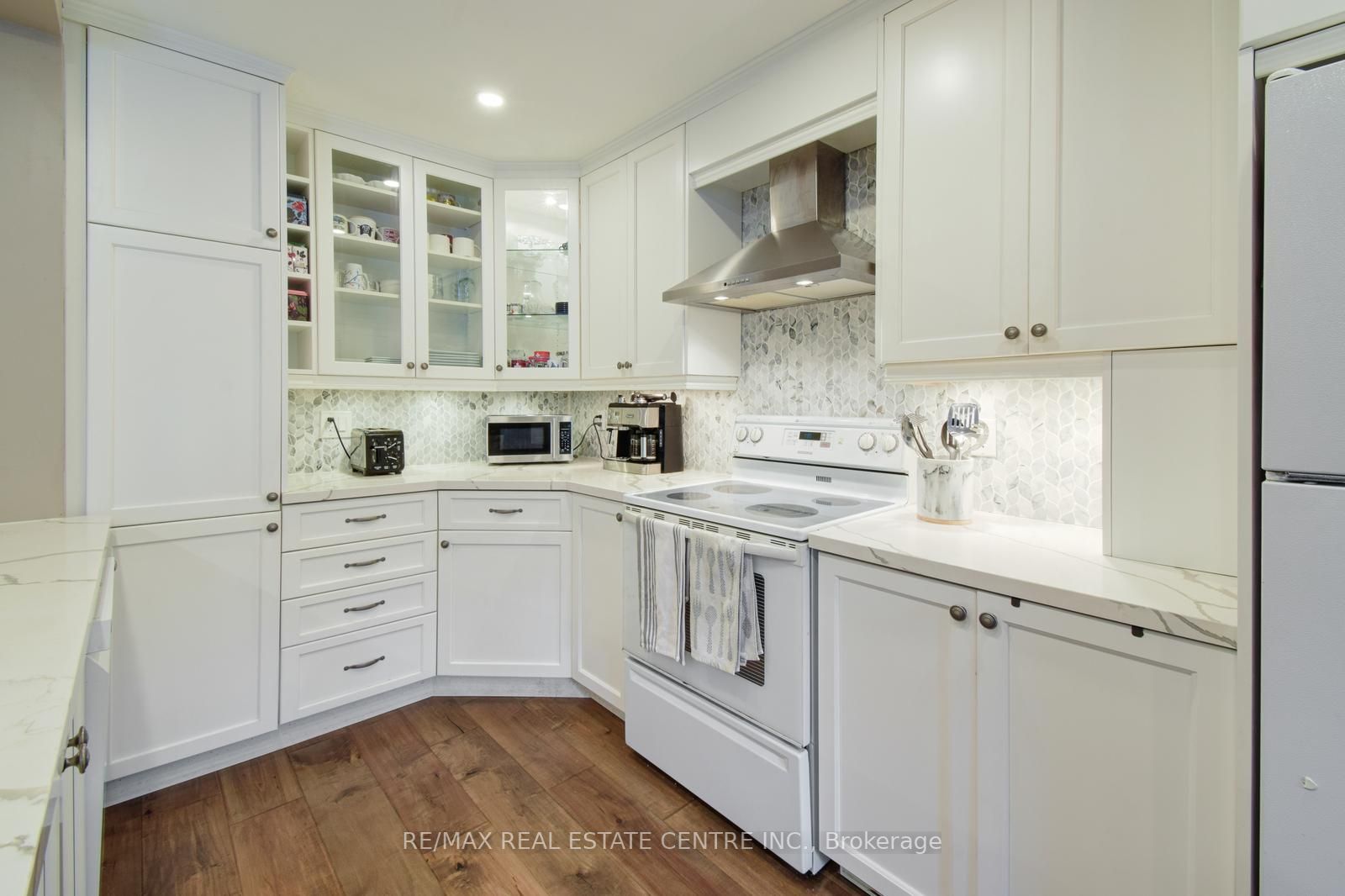 44 Sutter Avenue W