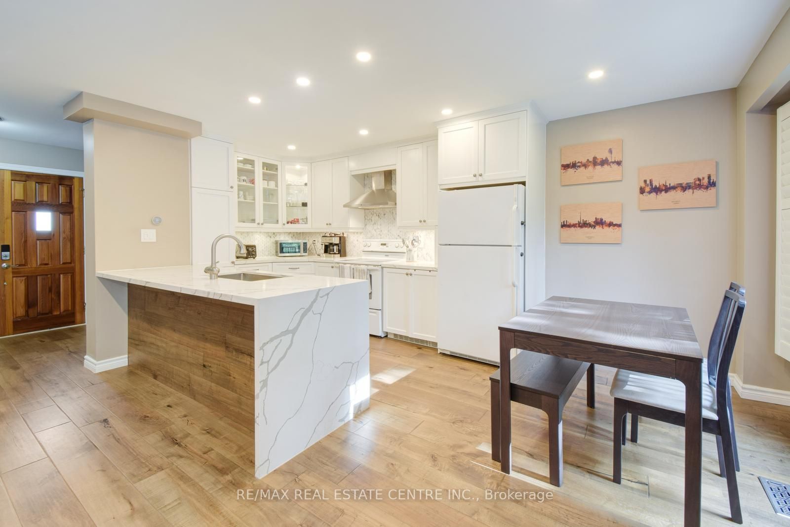 44 Sutter Avenue W