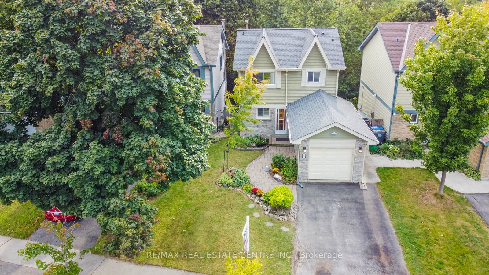 44 Sutter Ave W