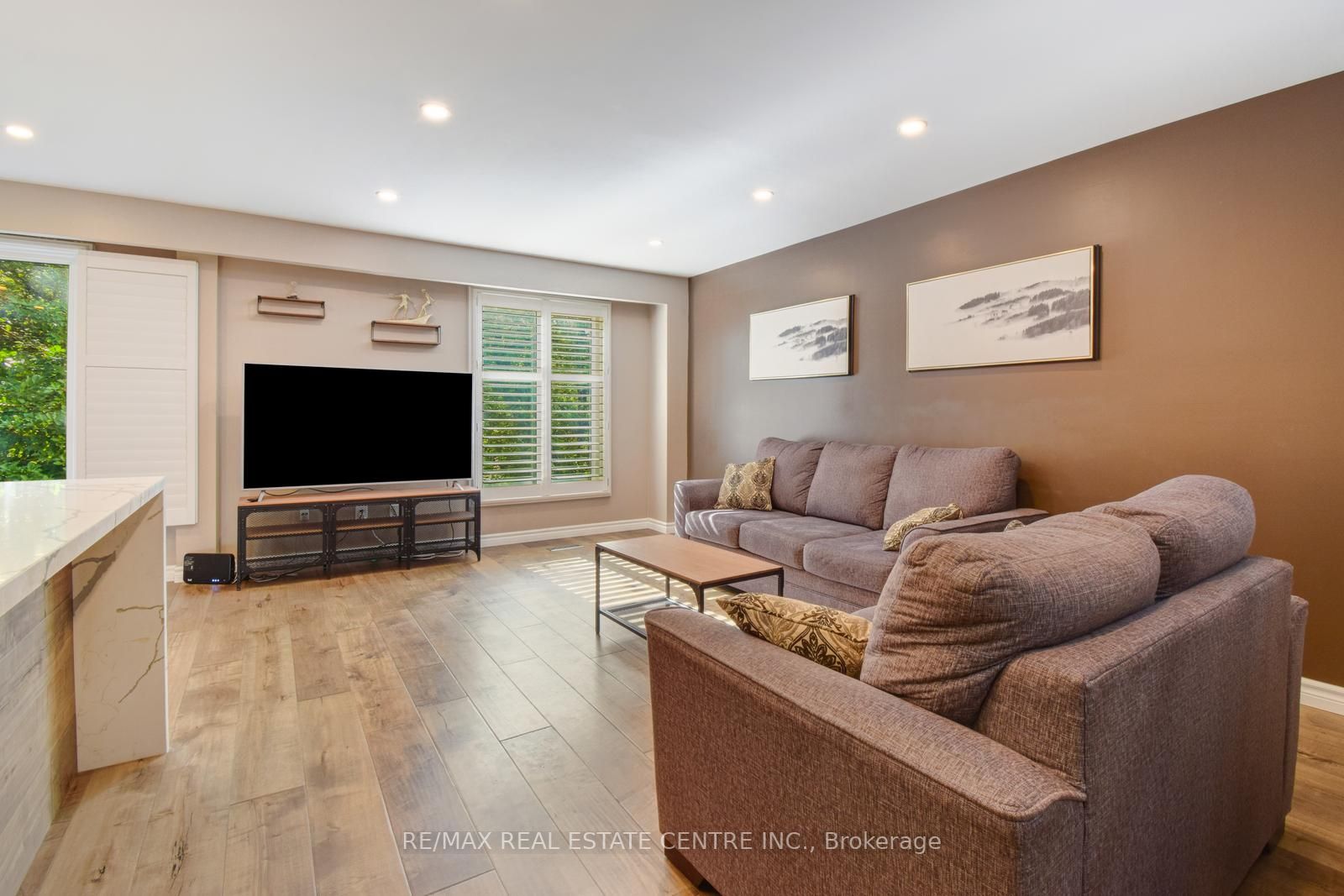 44 Sutter Avenue W