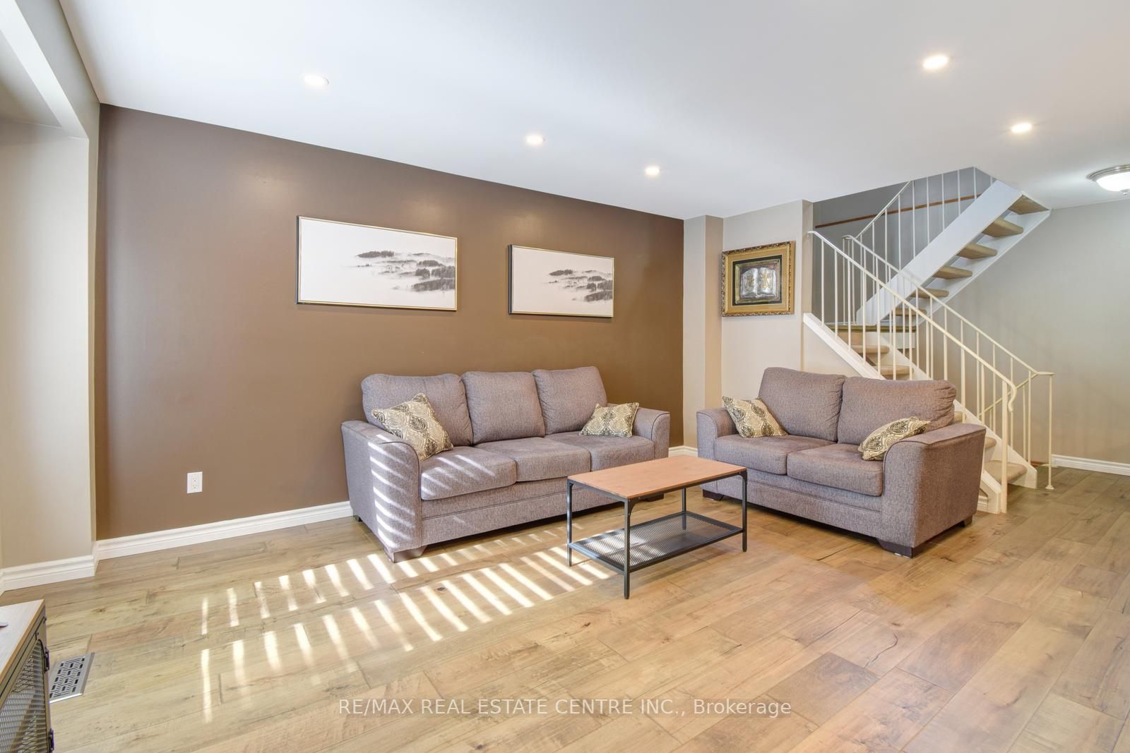 44 Sutter Avenue W