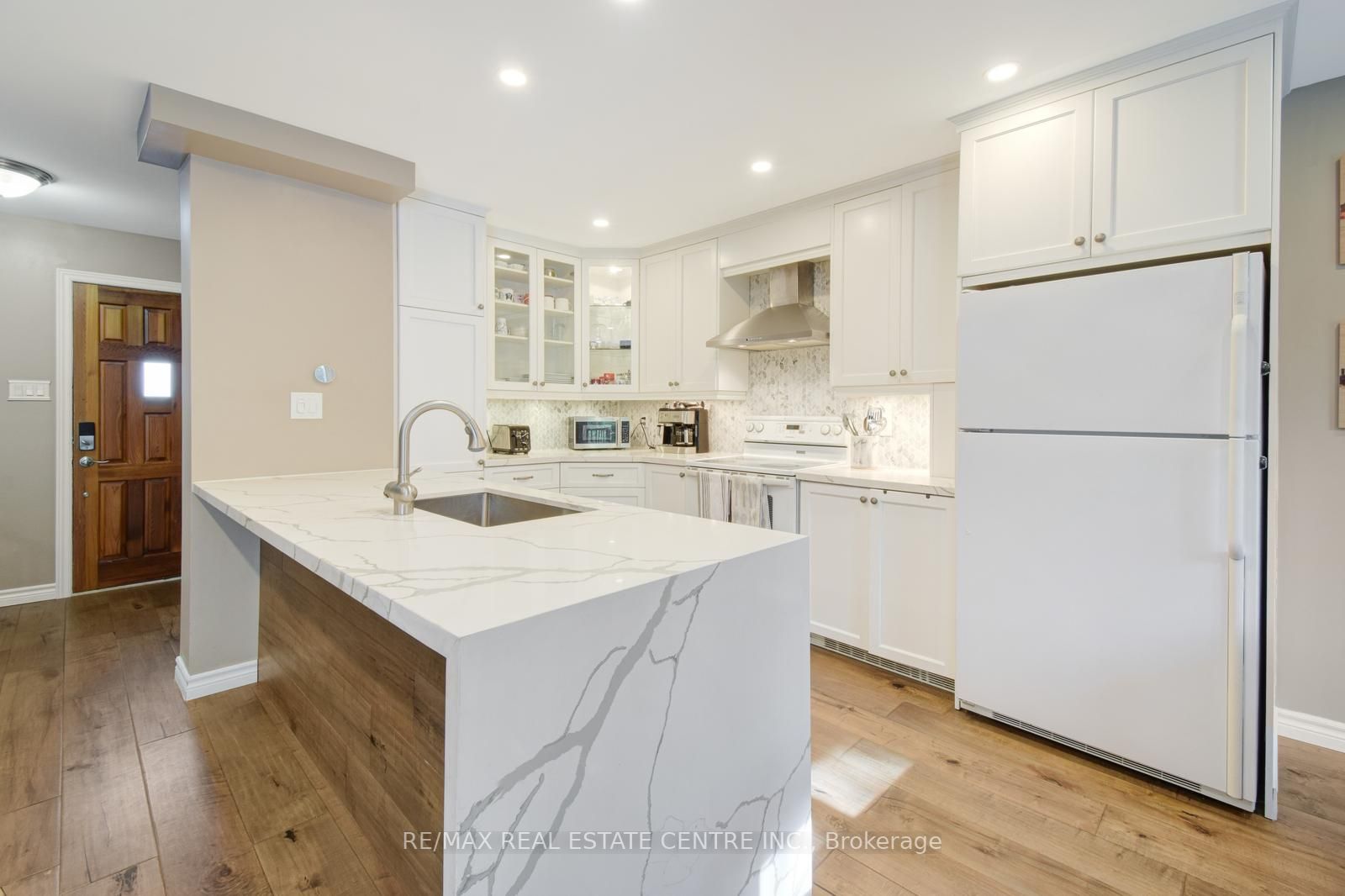 44 Sutter Avenue W