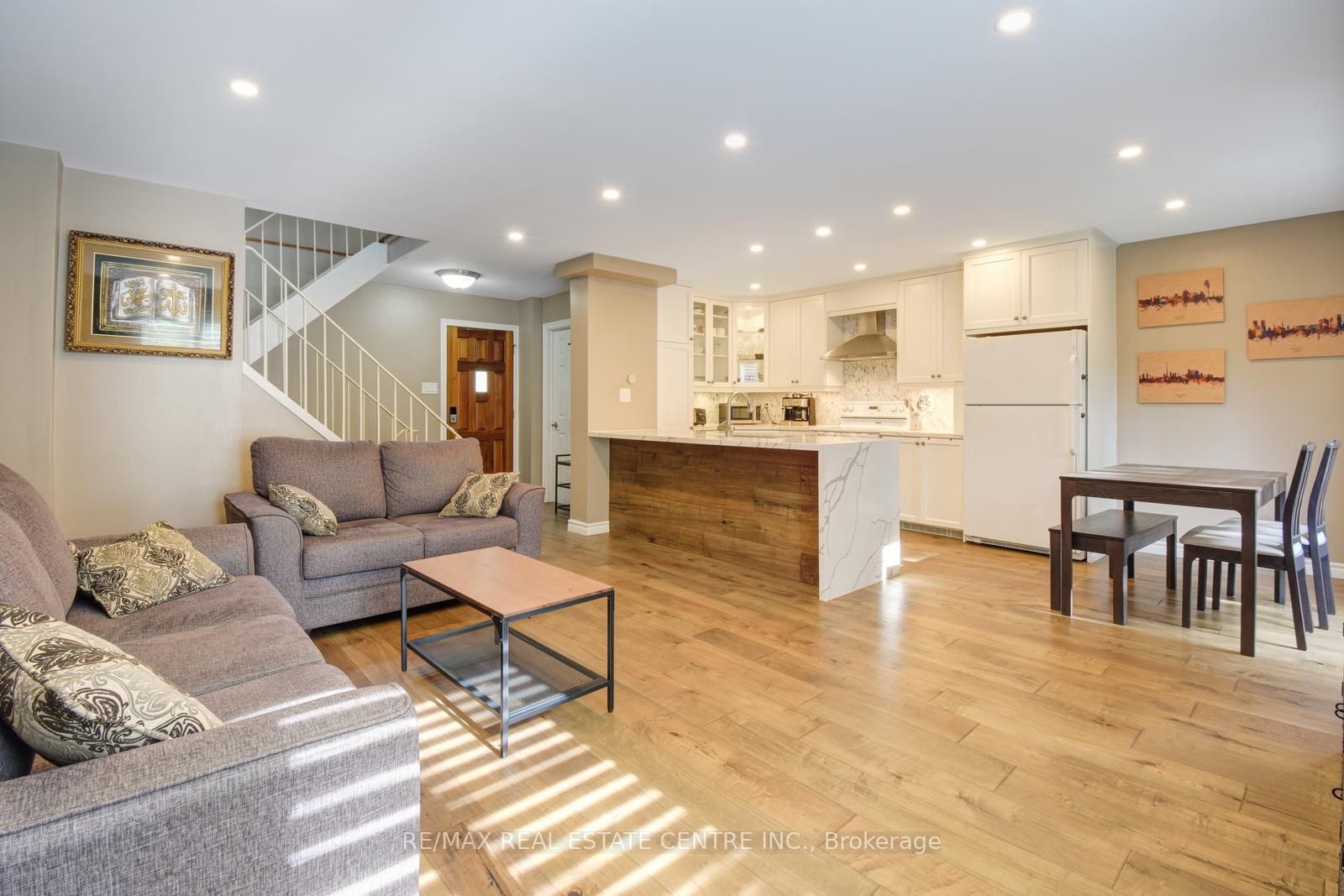 44 Sutter Avenue W