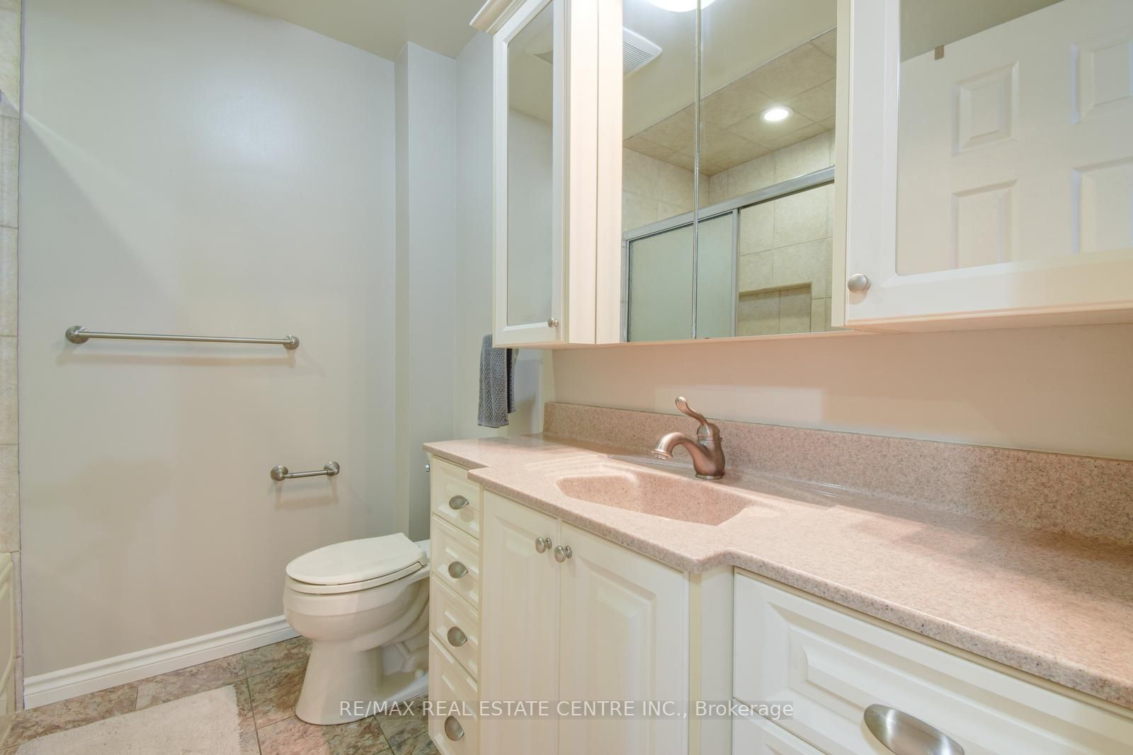44 Sutter Avenue W