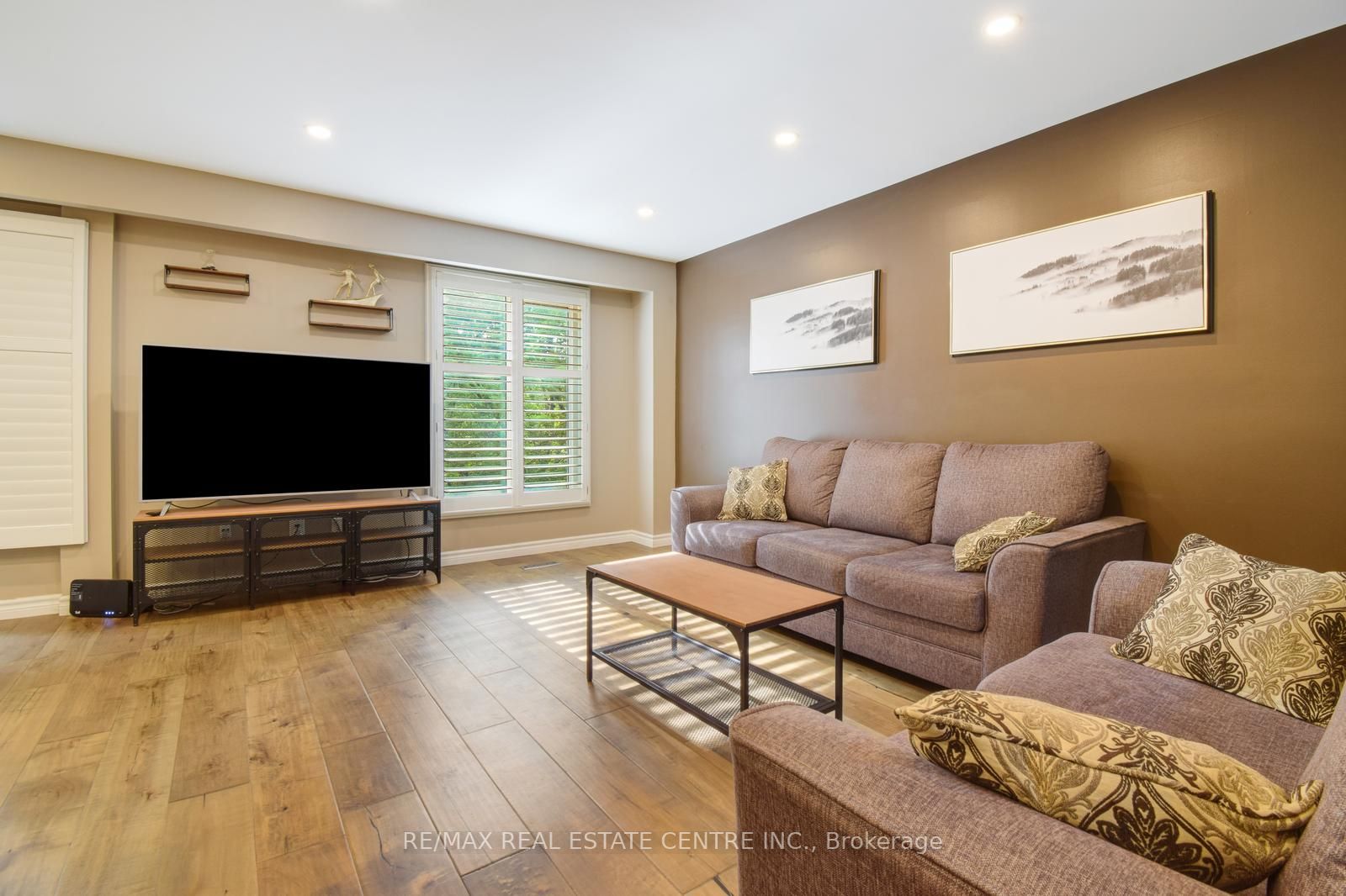 44 Sutter Avenue W