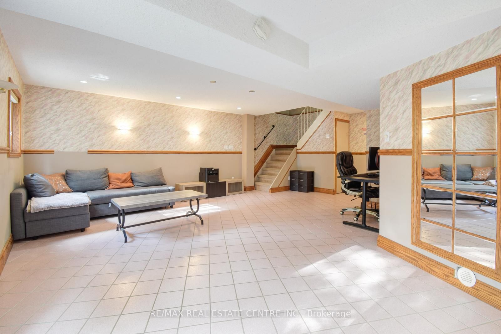 44 Sutter Avenue W