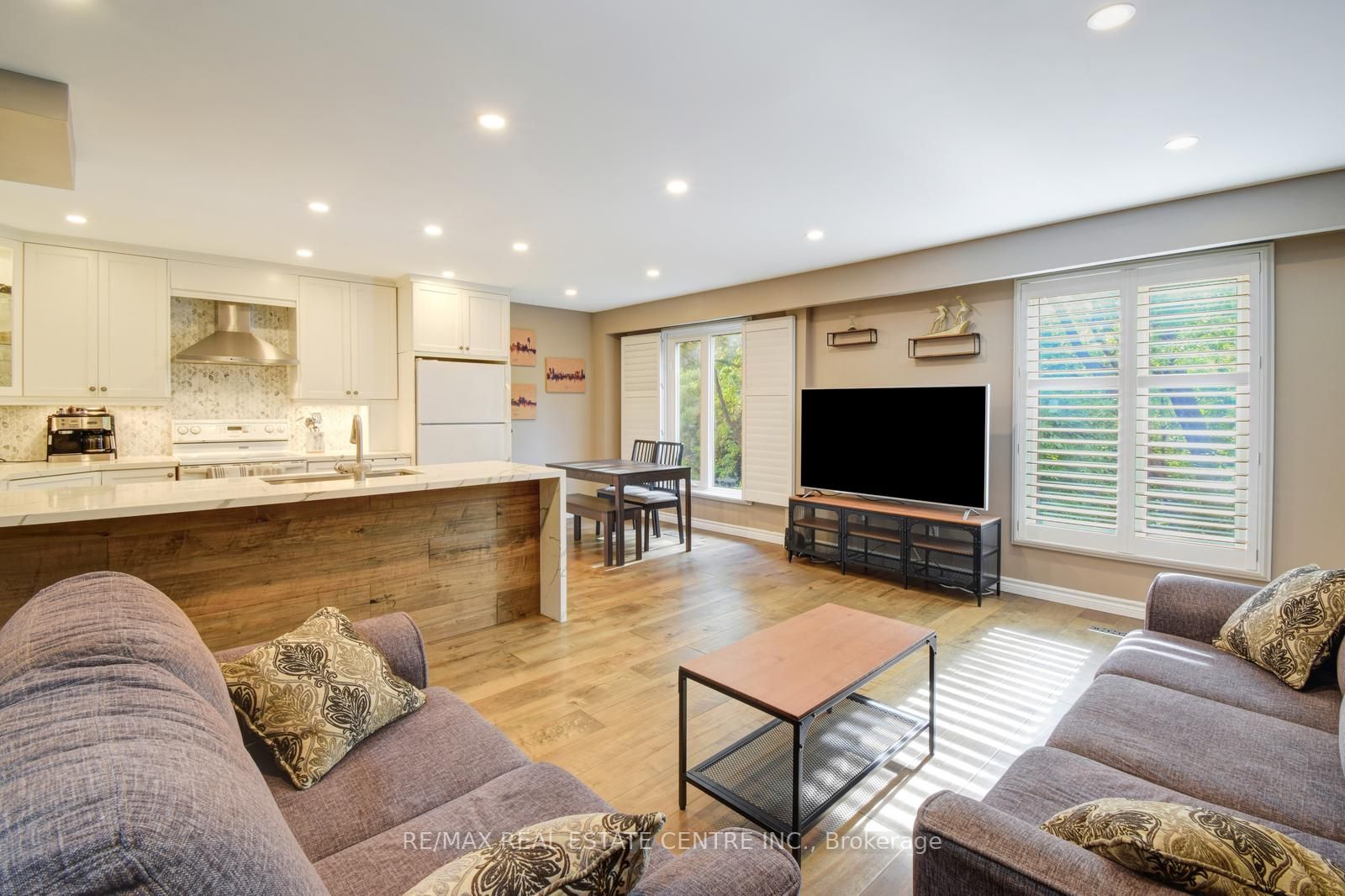 44 Sutter Avenue W