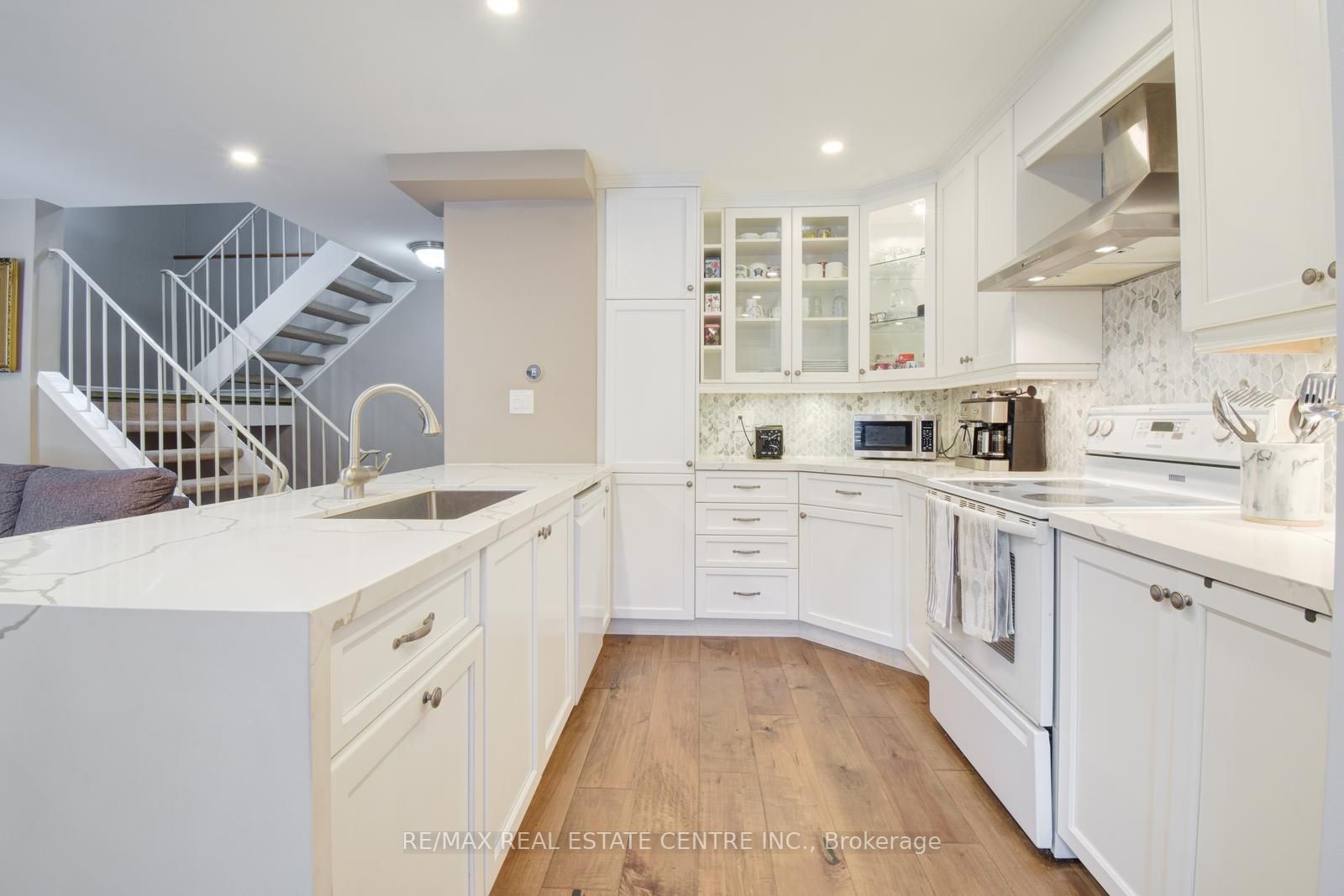 44 Sutter Avenue W