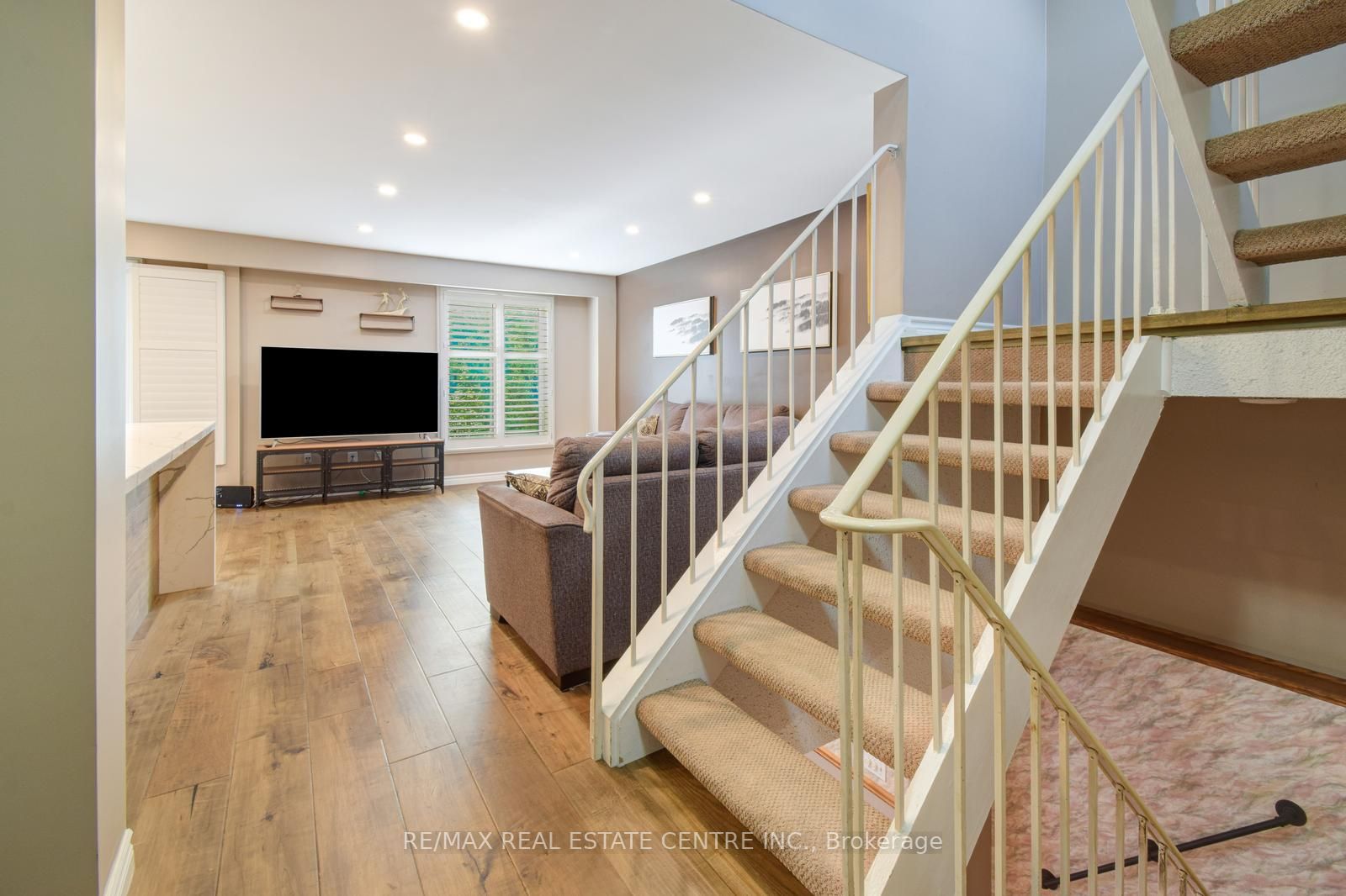 44 Sutter Avenue W