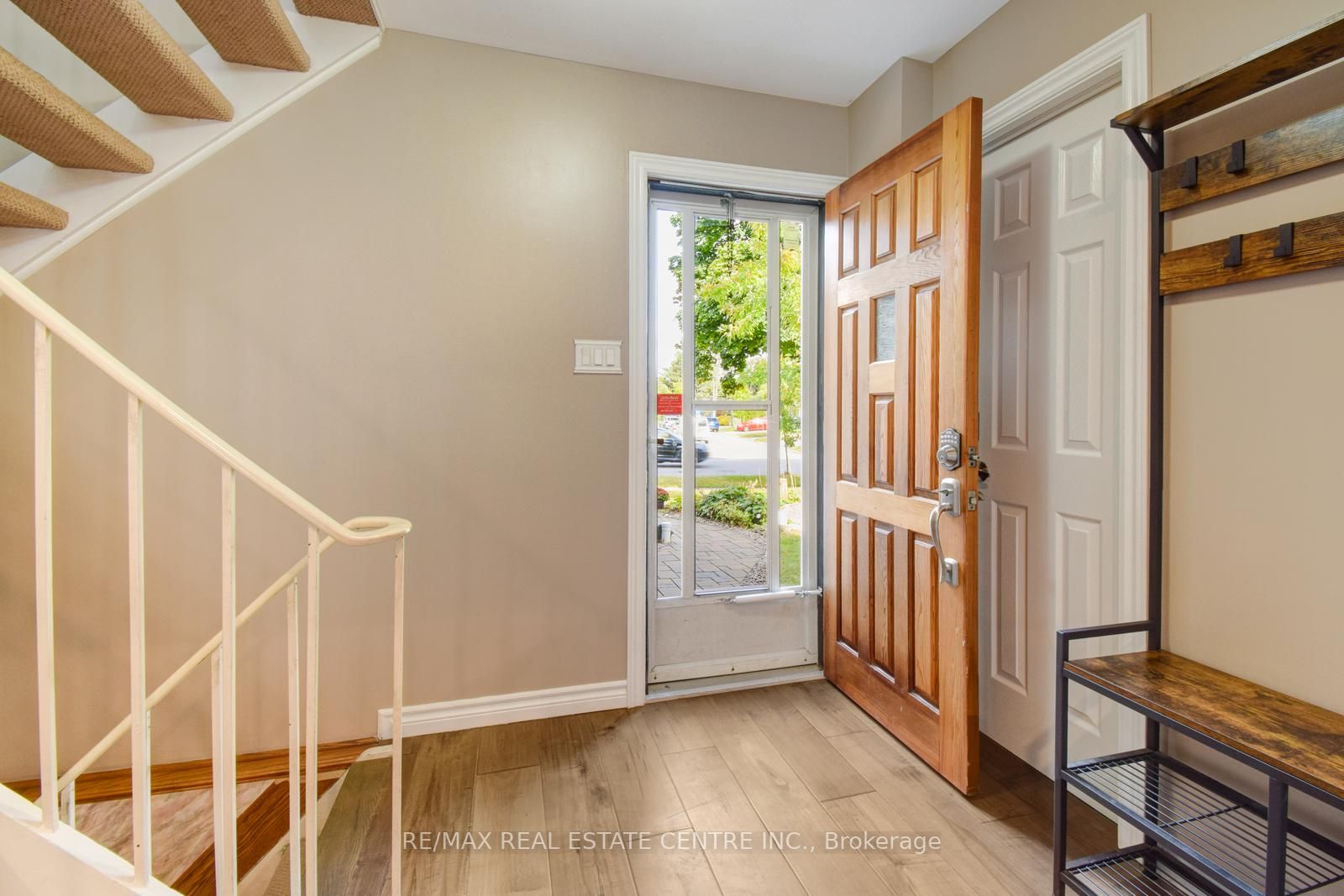 44 Sutter Avenue W