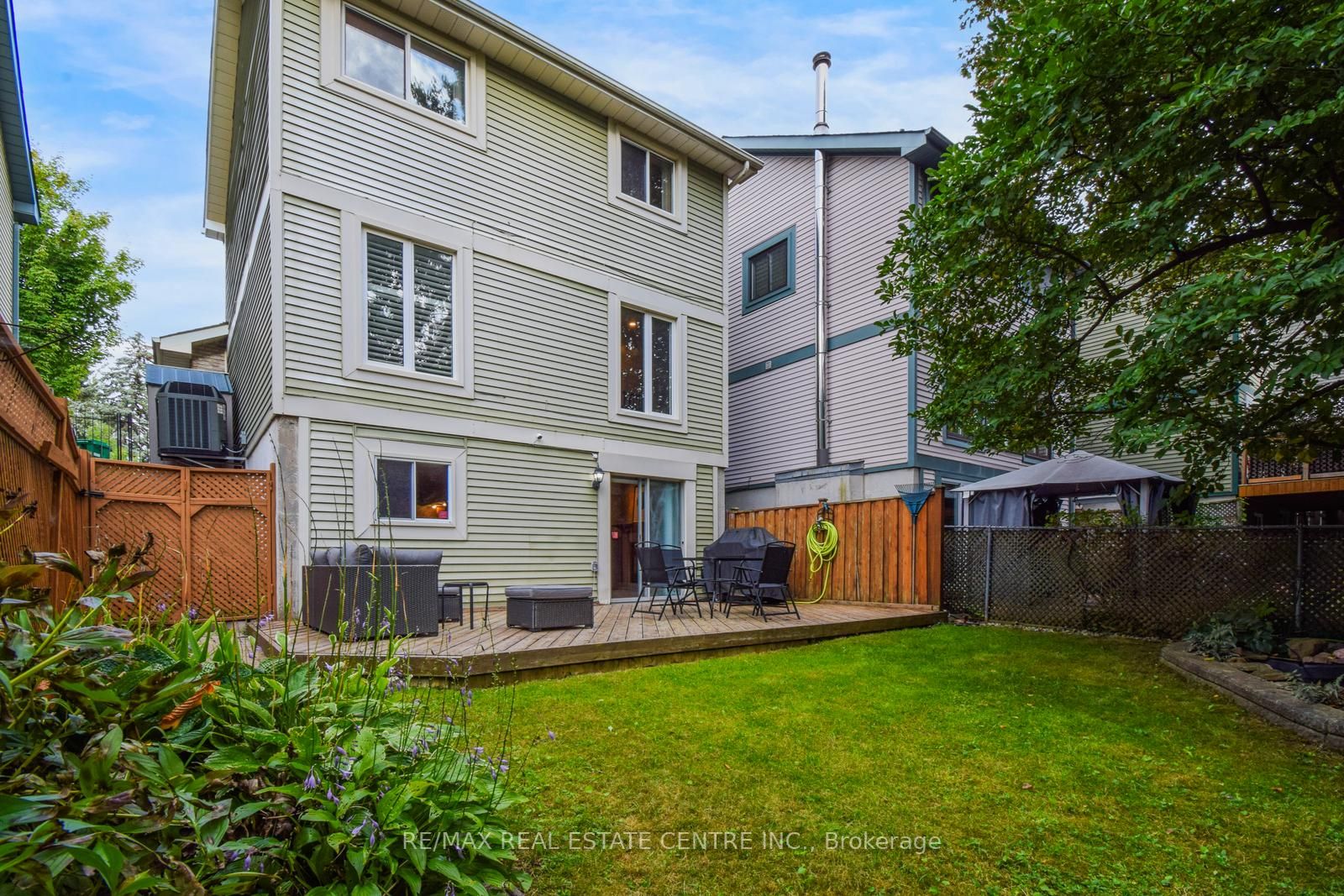 44 Sutter Avenue W