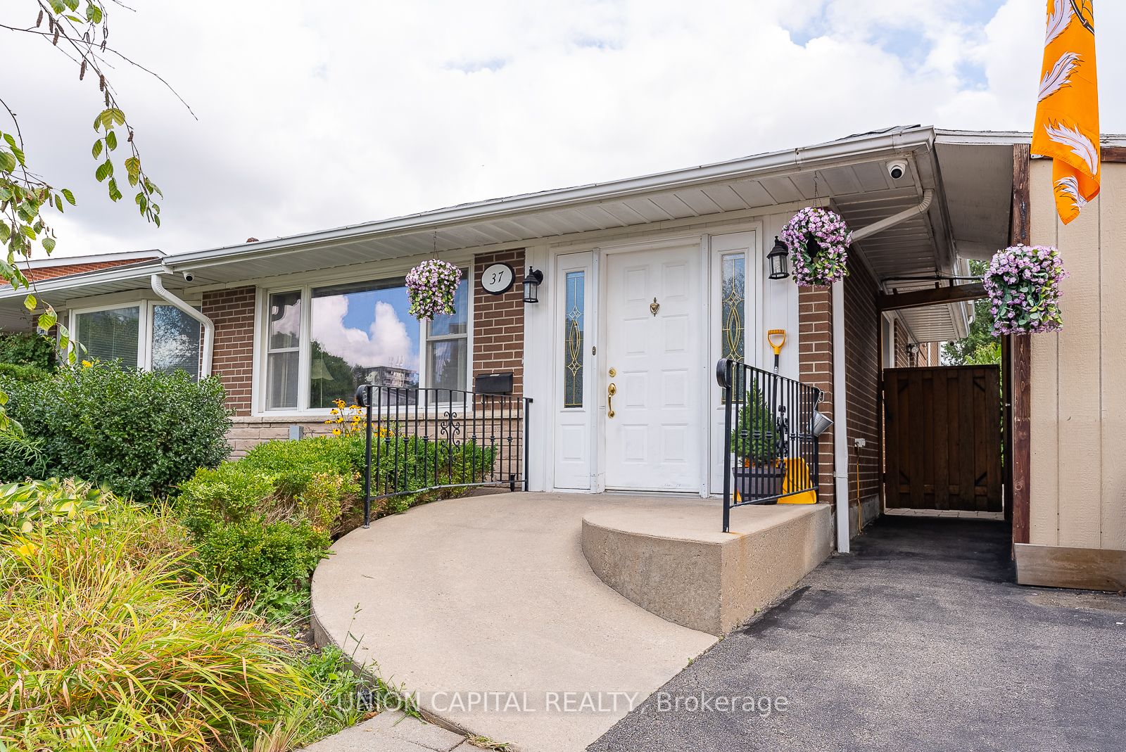 37 Callowhill Dr