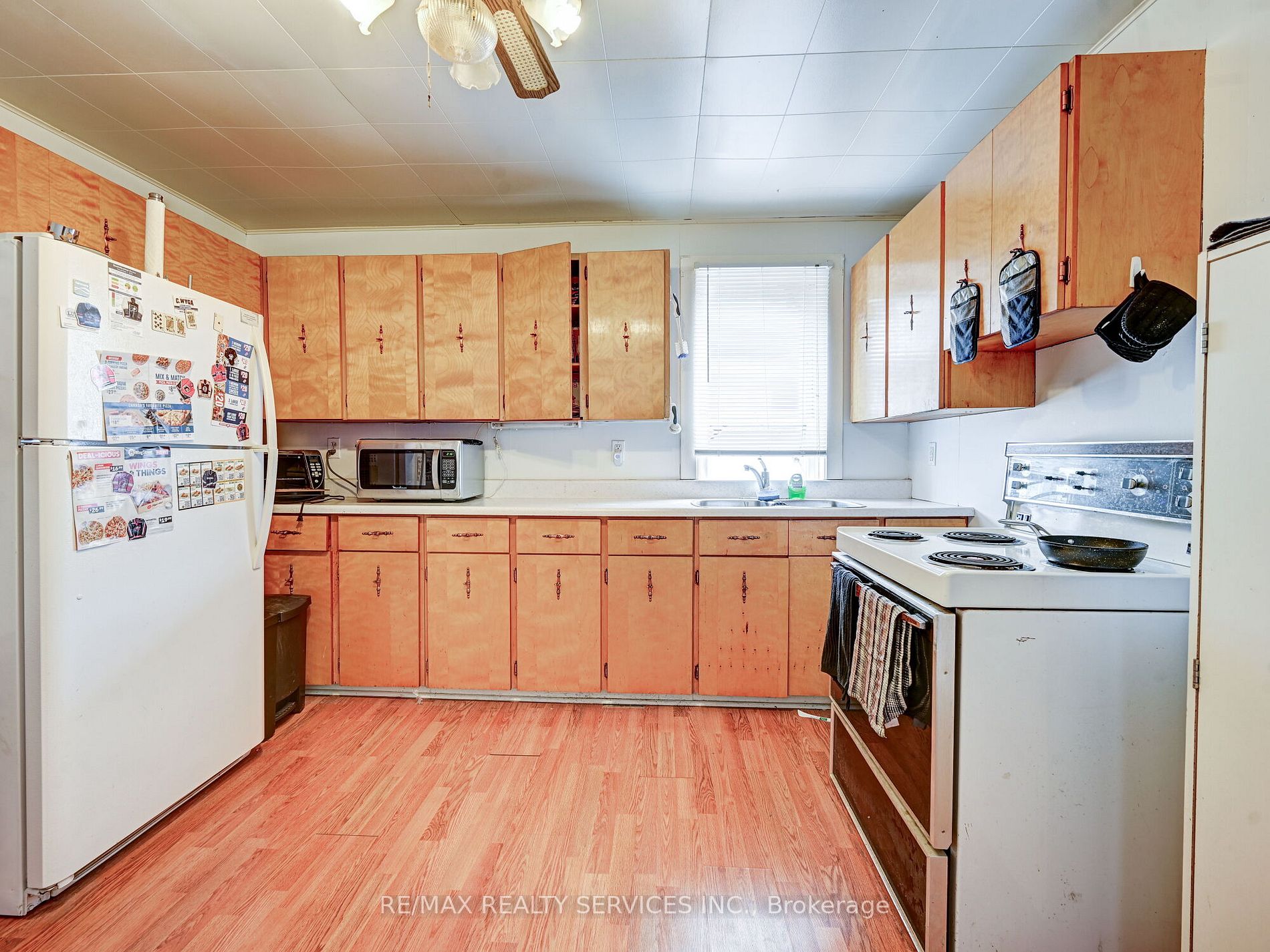 9 Willow Street N