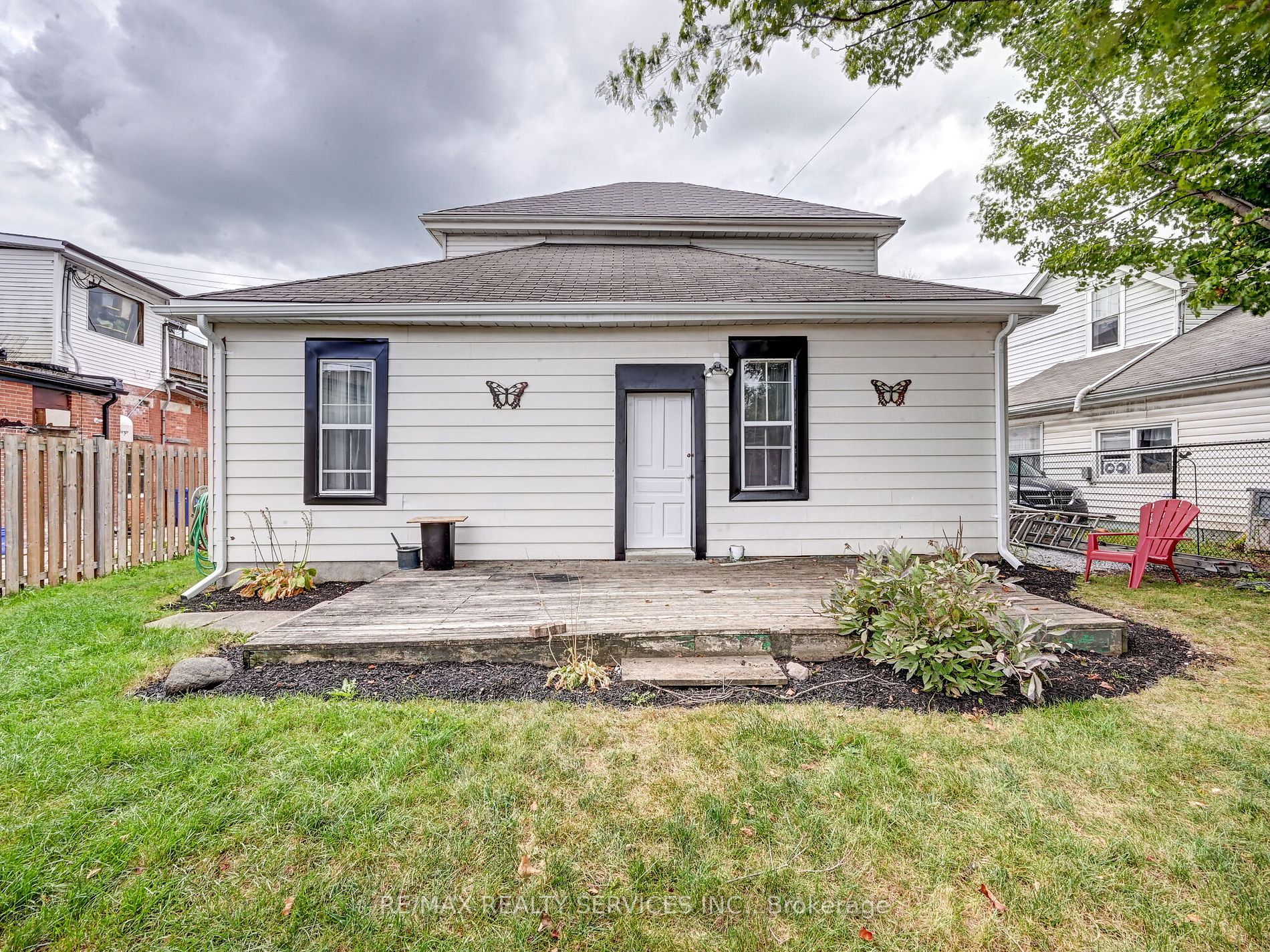 9 Willow Street N