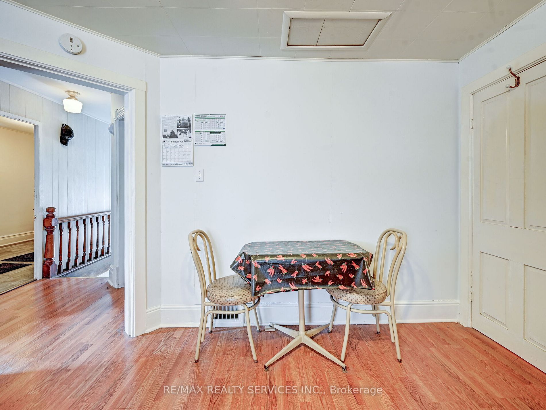 9 Willow Street N