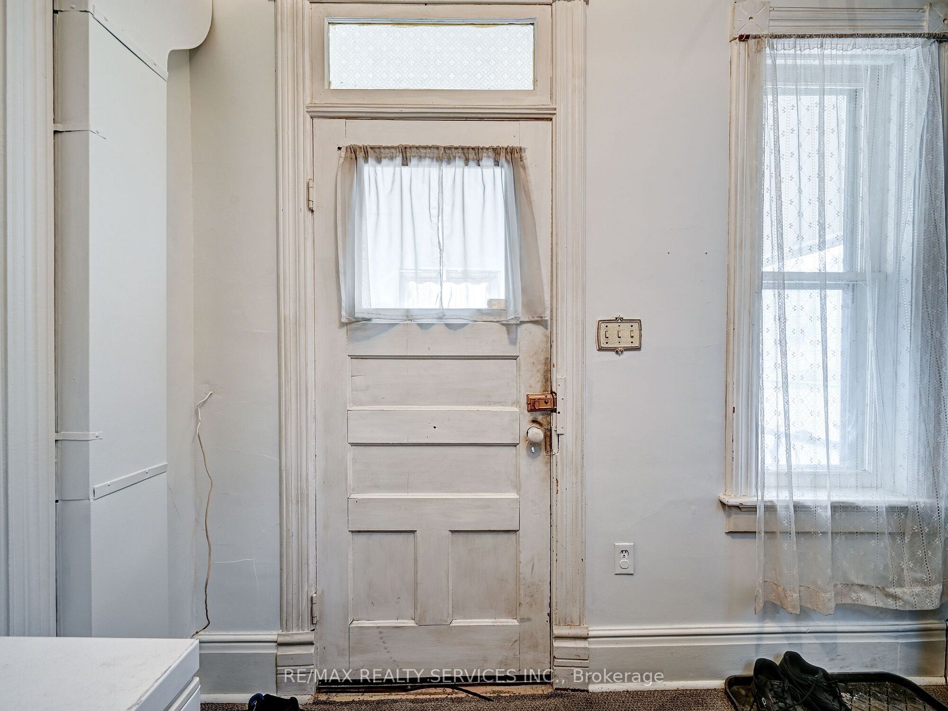 9 Willow Street N