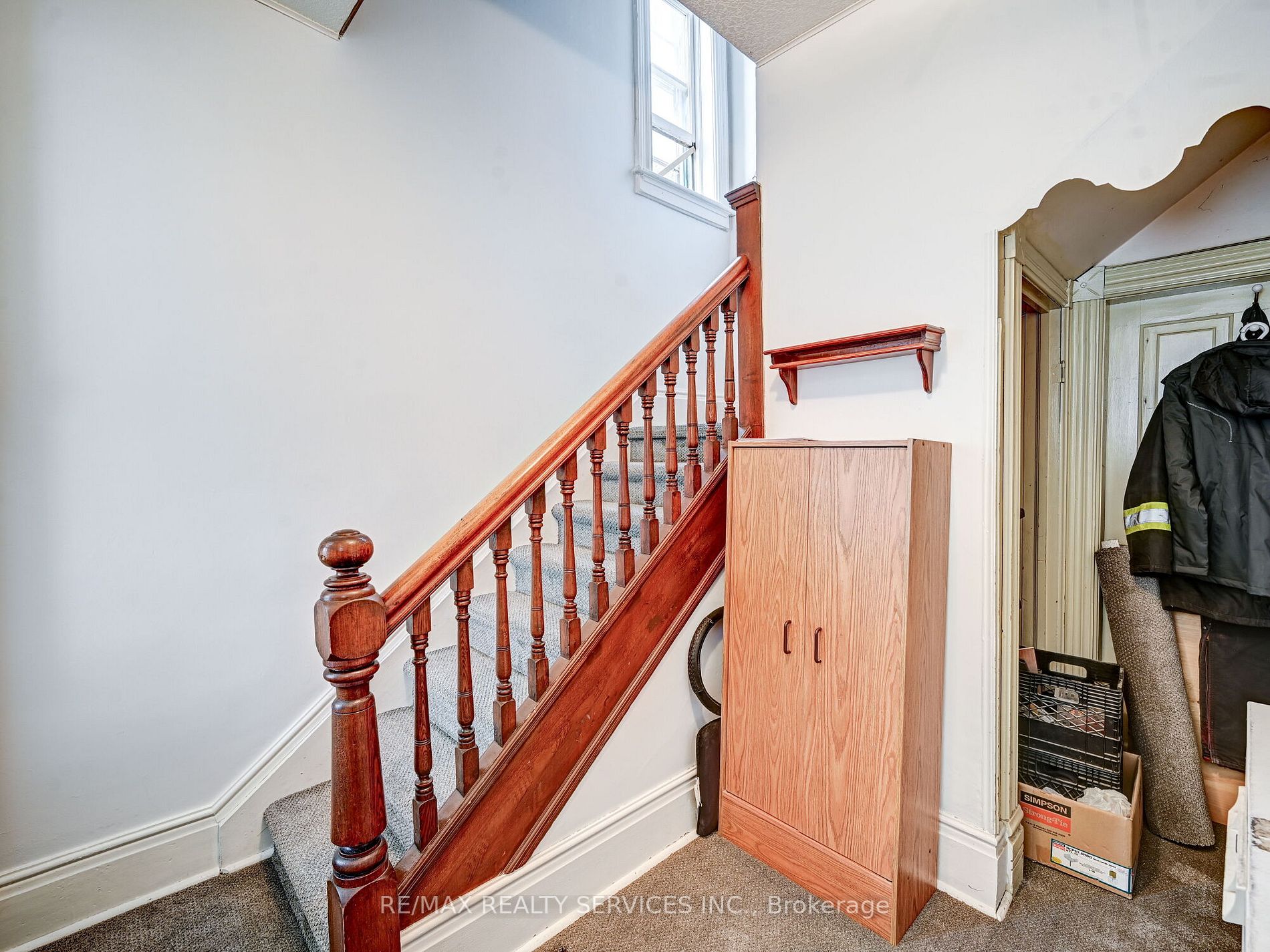 9 Willow Street N