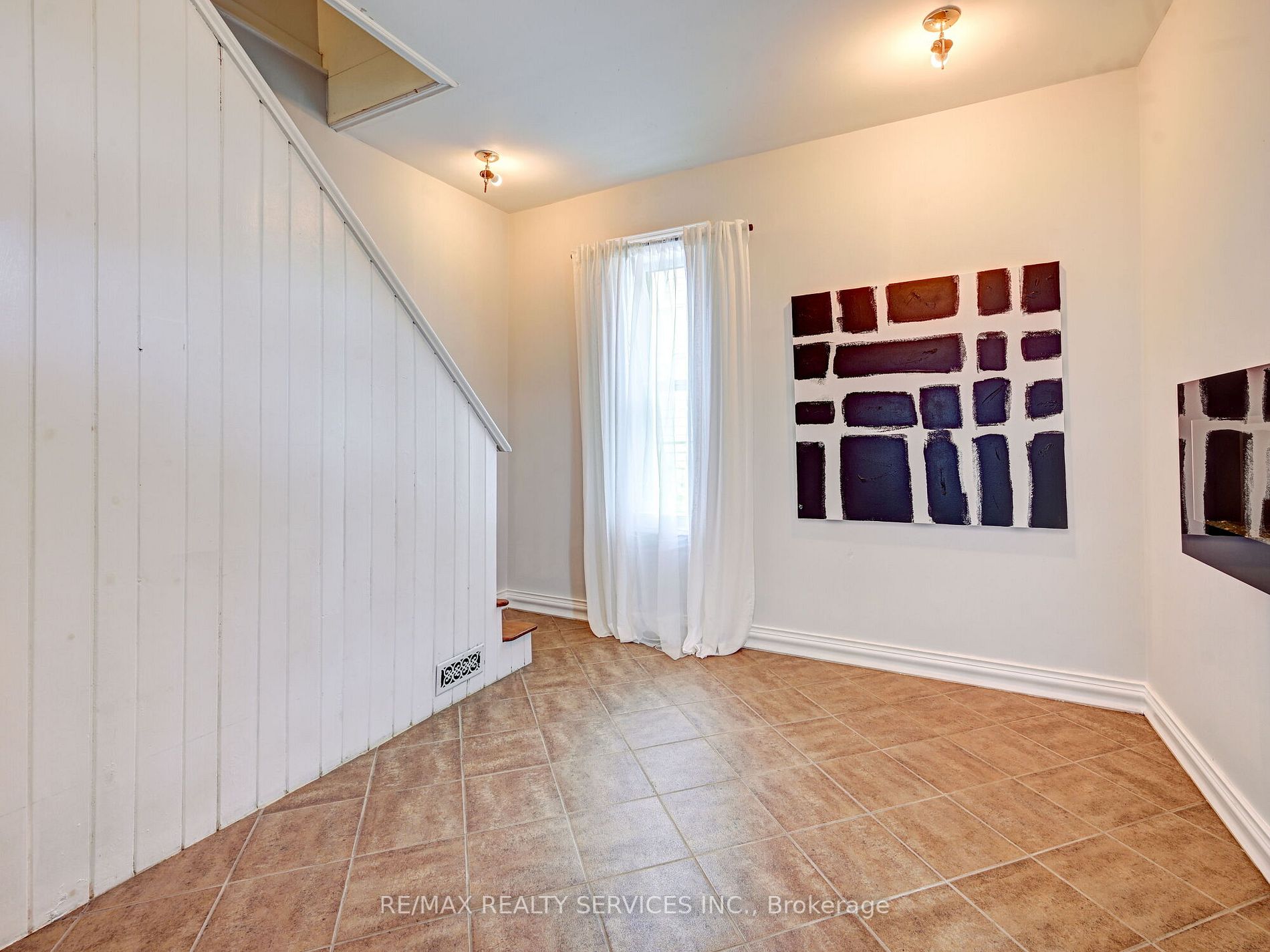 9 Willow Street N