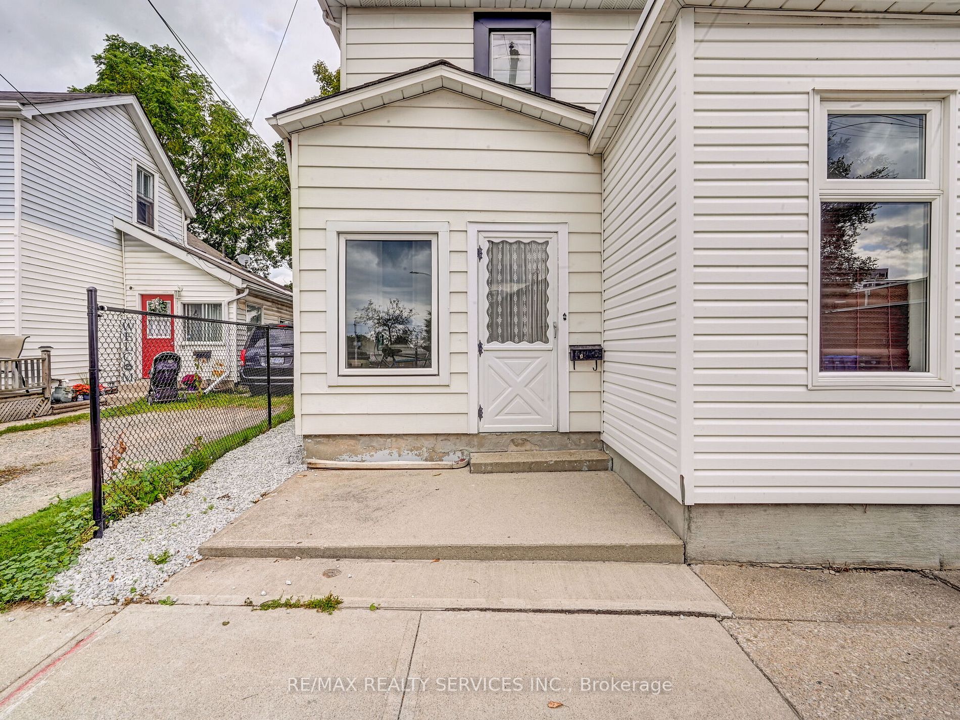 9 Willow Street N