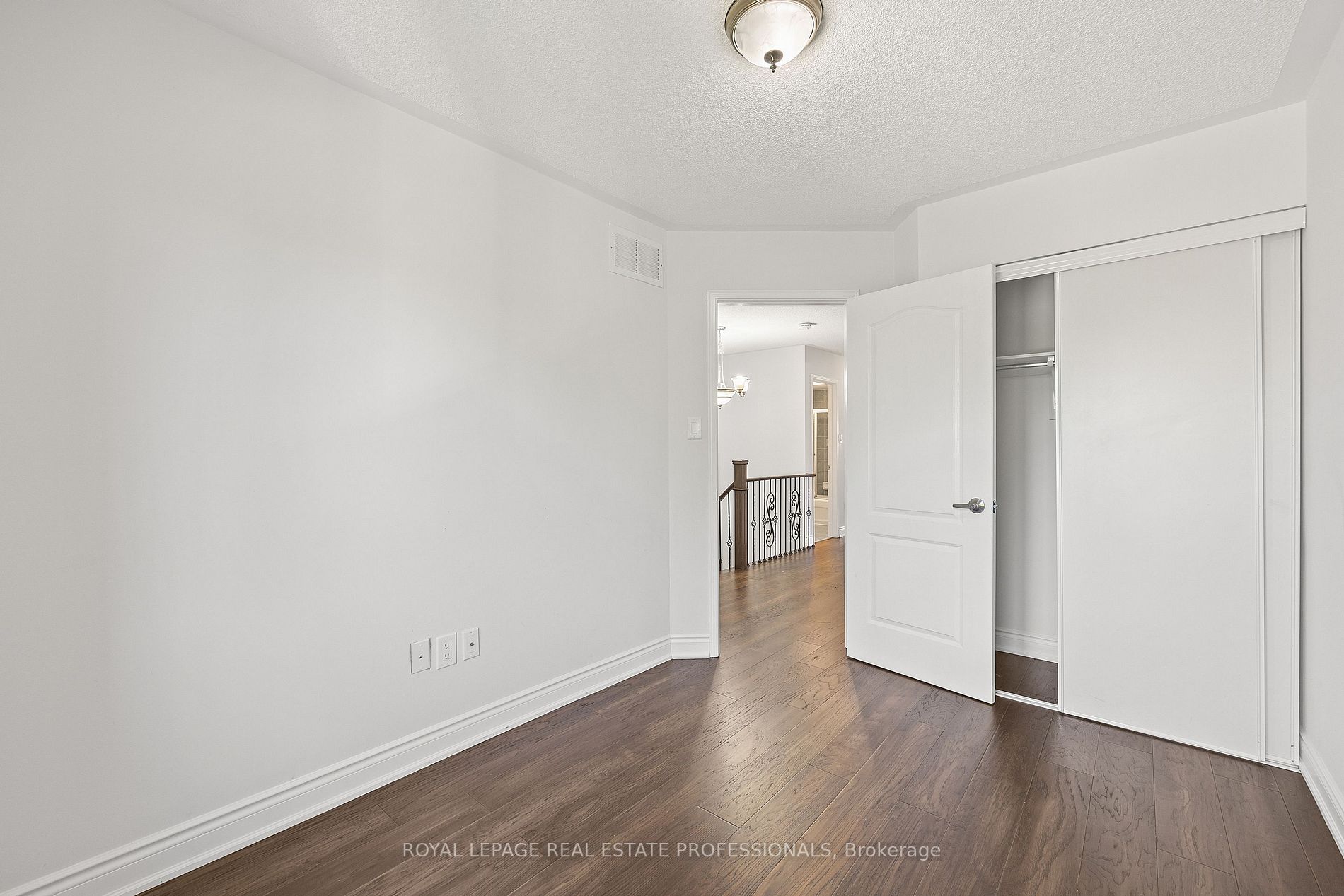 31 Lake Louise Dr