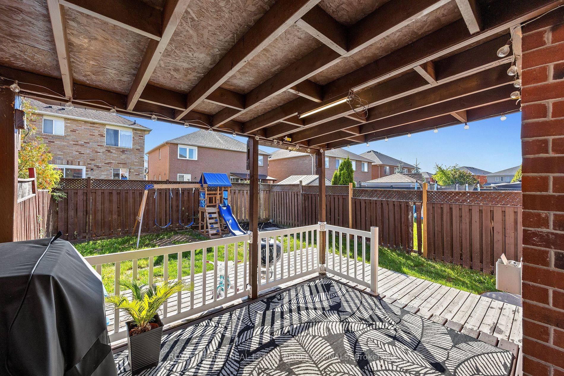 31 Lake Louise Dr
