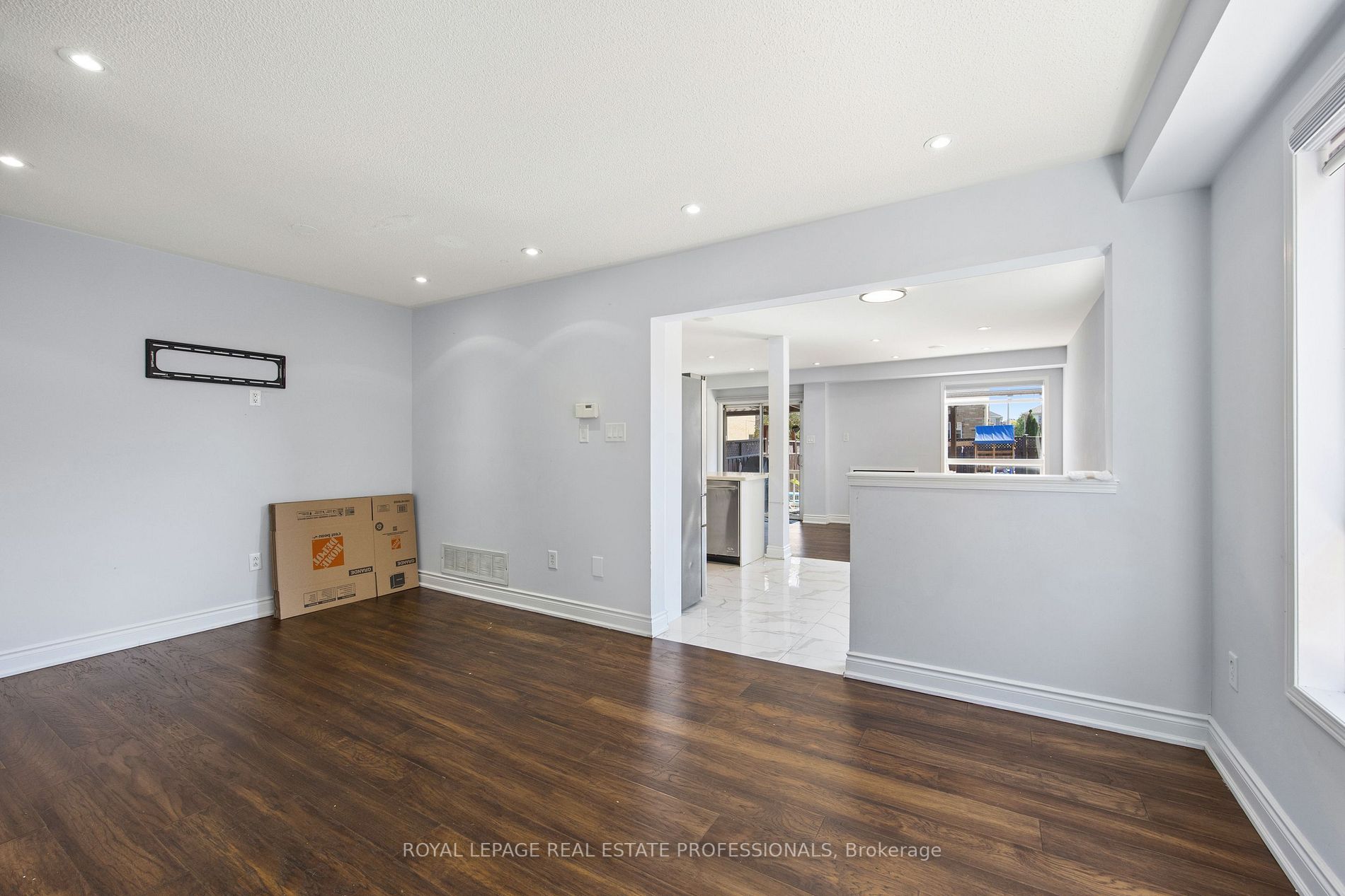 31 Lake Louise Dr