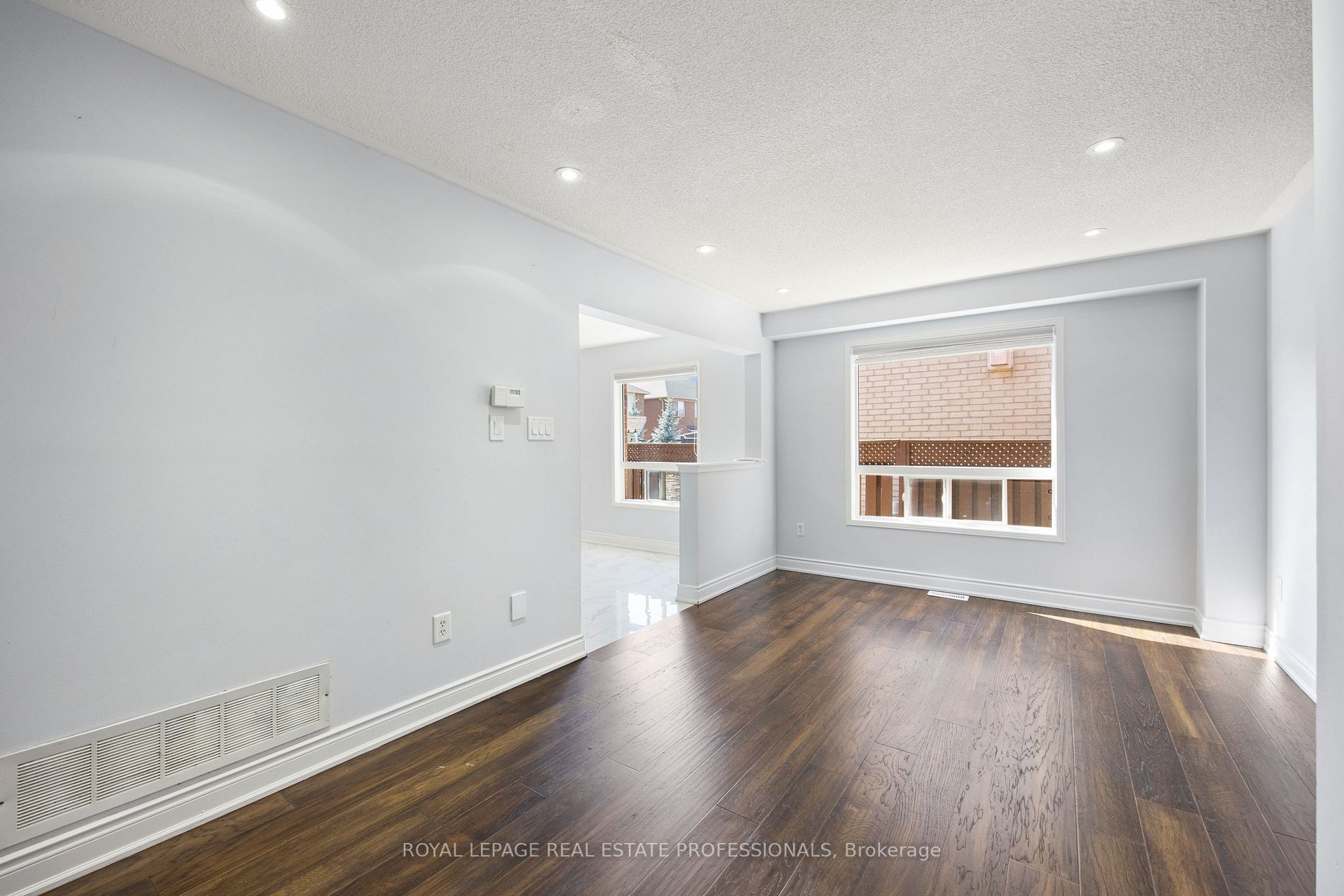 31 Lake Louise Dr