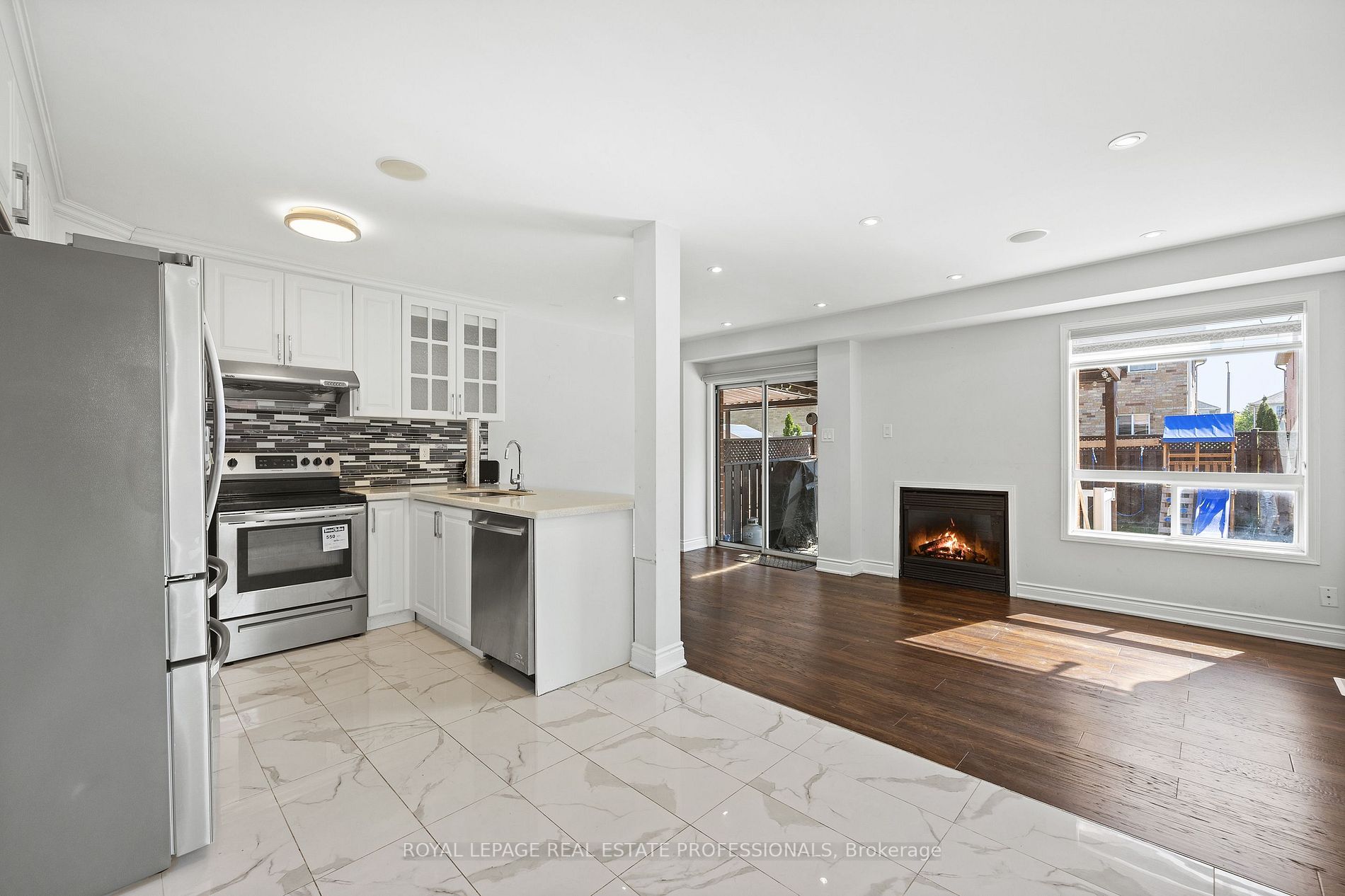 31 Lake Louise Dr