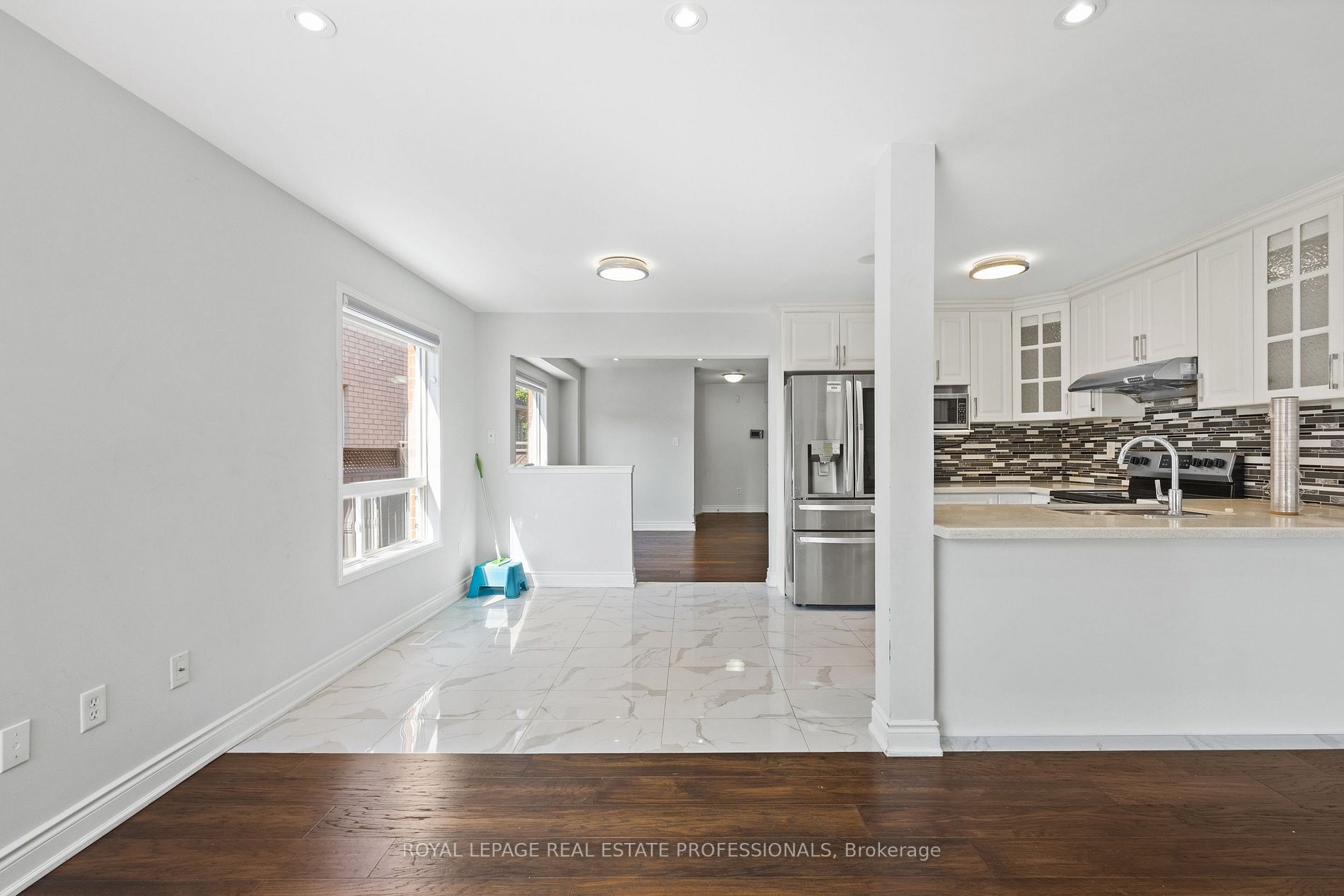 31 Lake Louise Dr