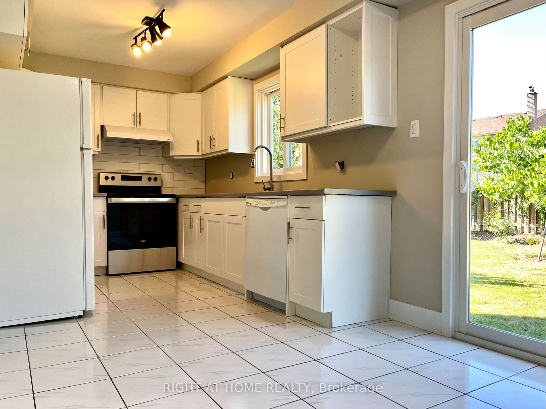 1097 Mannington Crt