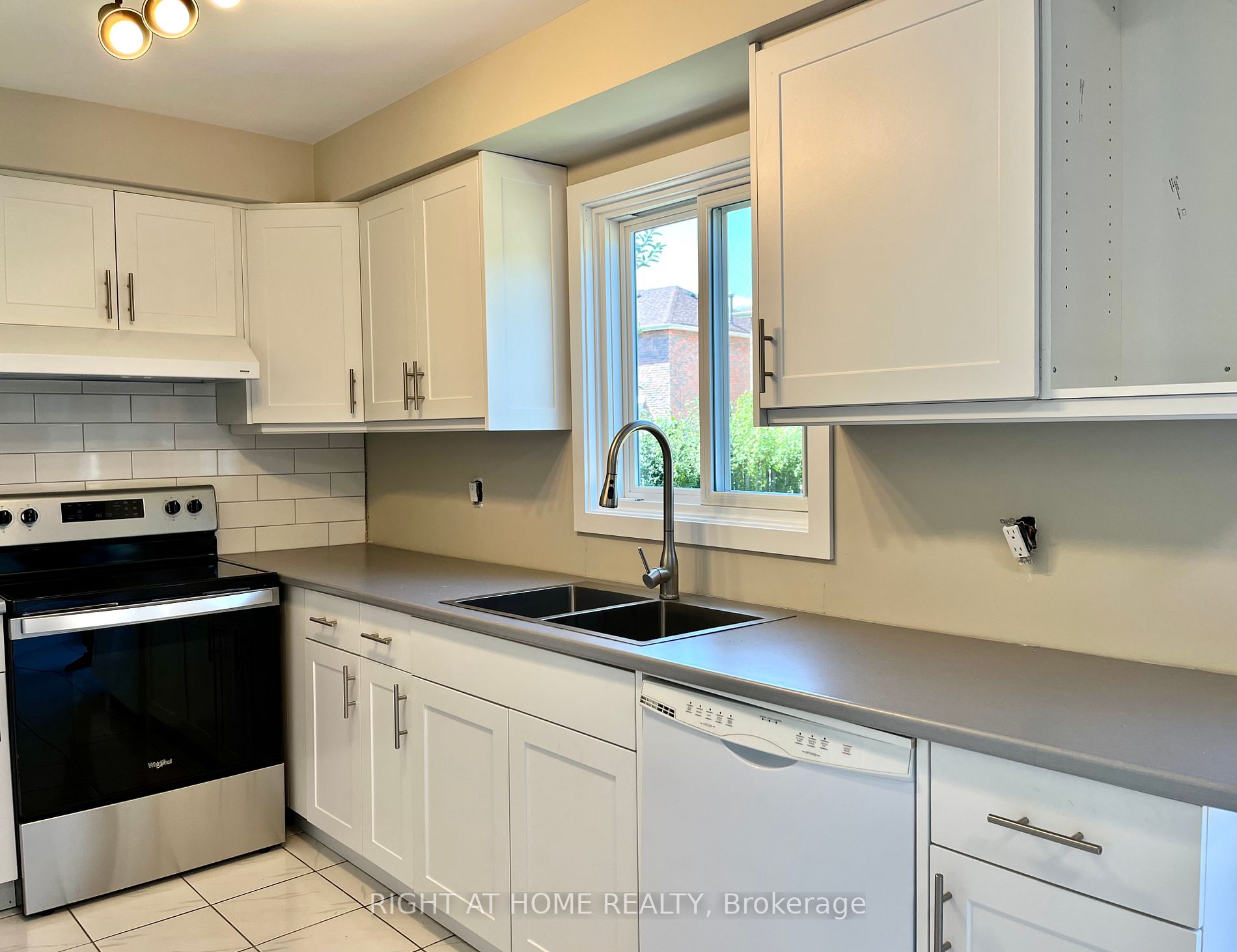 1097 Mannington Crt