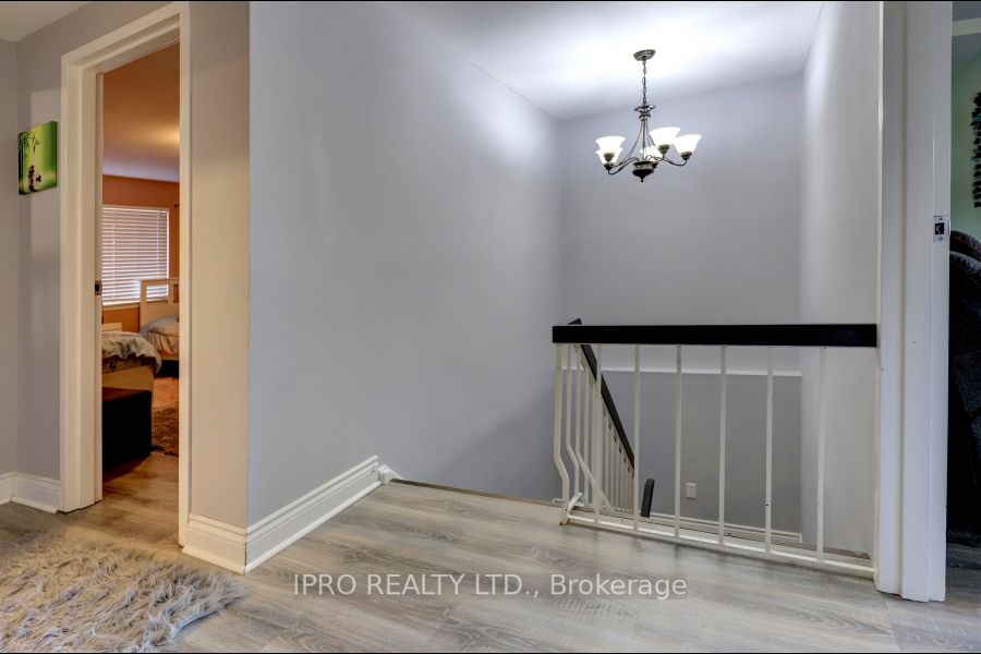 738 Briar Cres