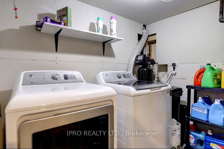 738 Briar Cres