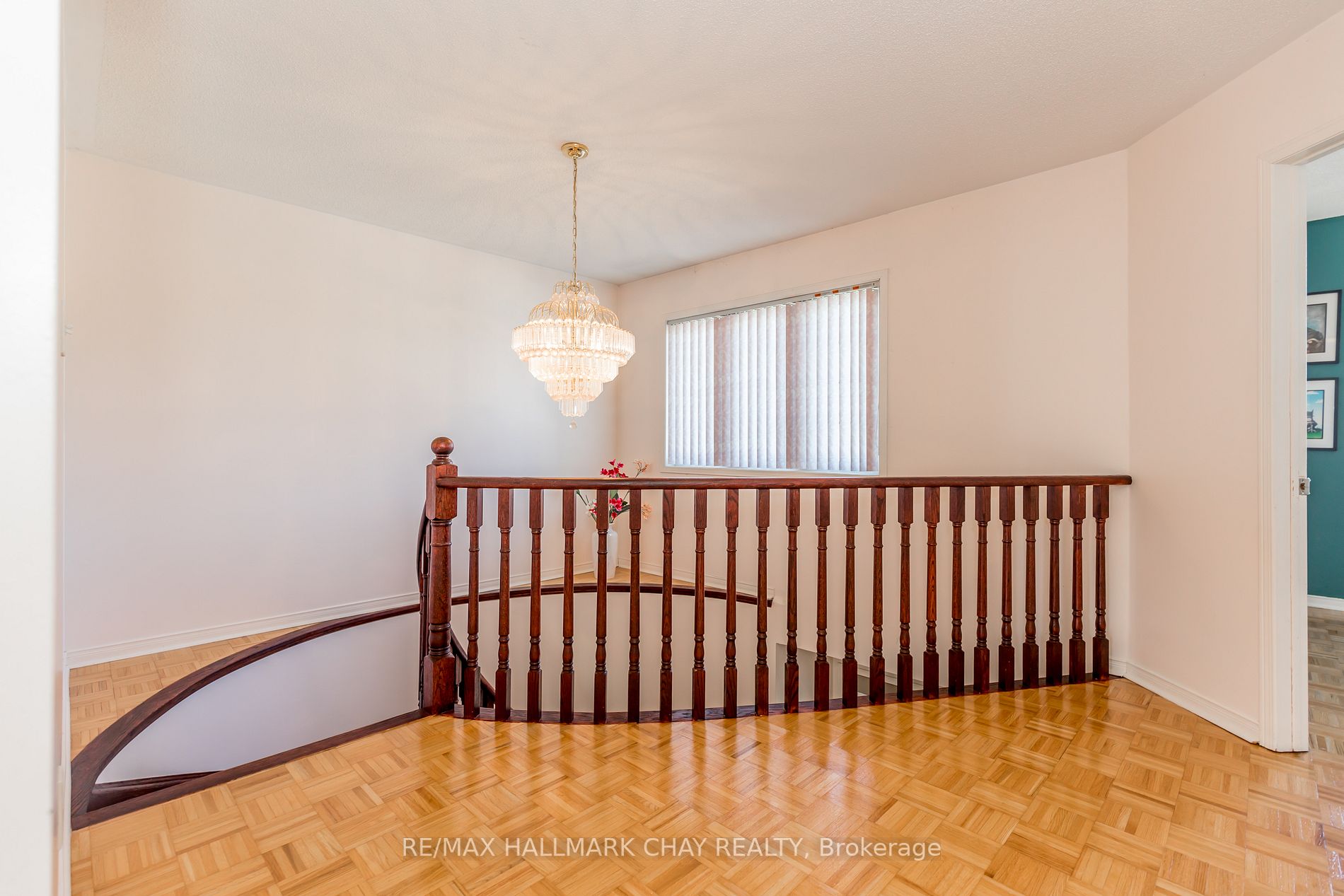 6 Whitehouse Crescent