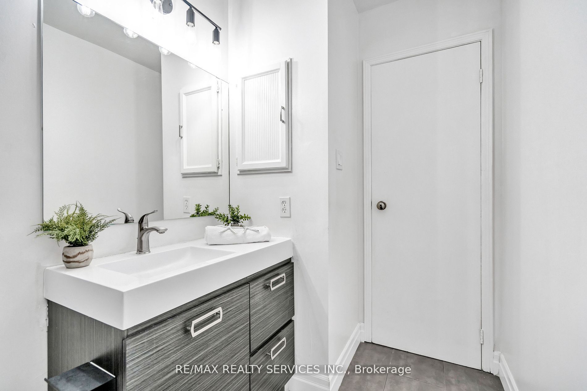 19 Nimrod Cres