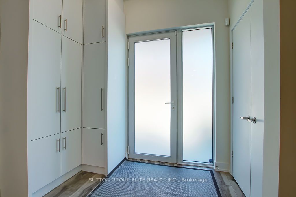 81 High St E, #1