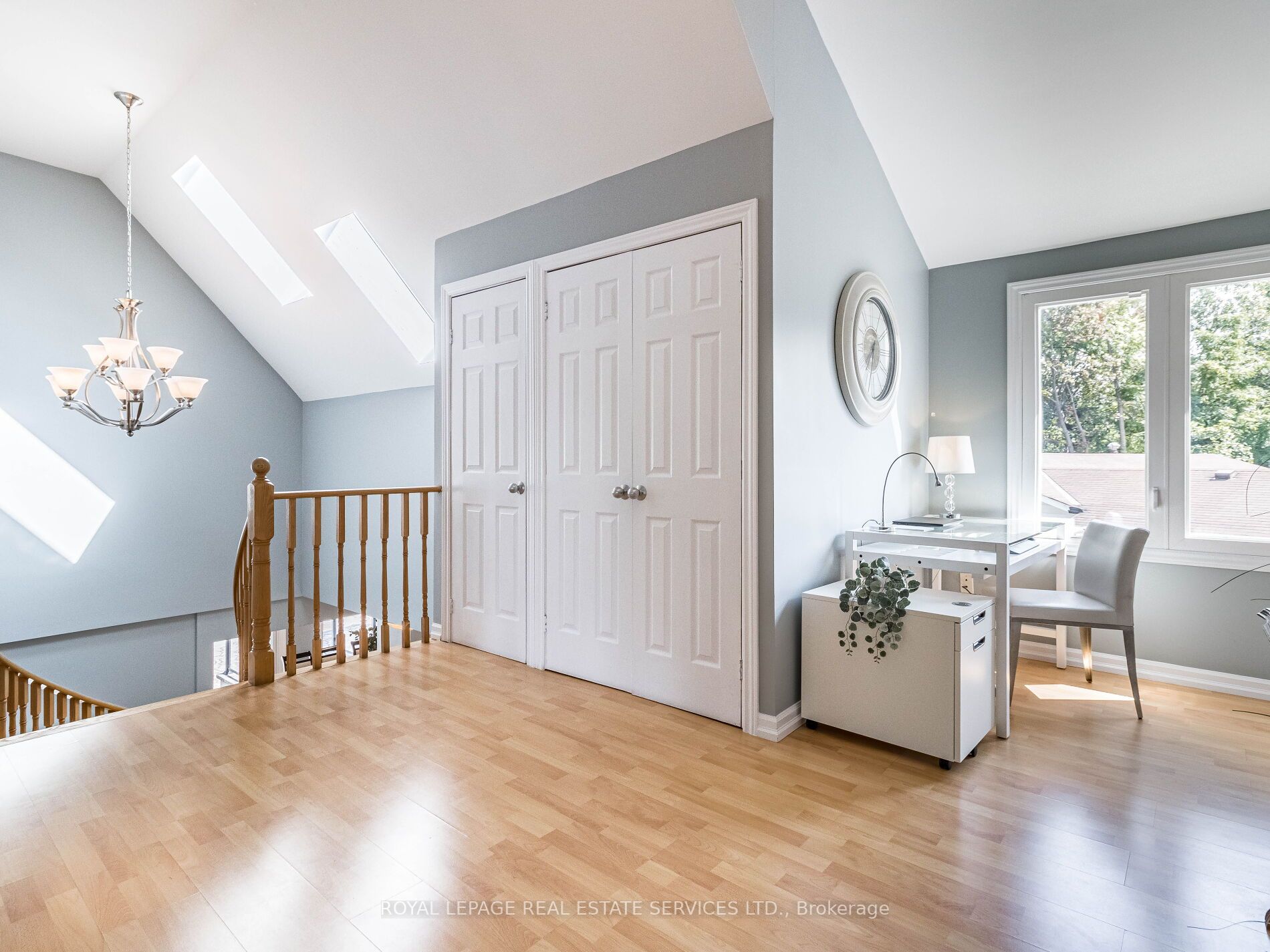 170 Elizabeth Street S