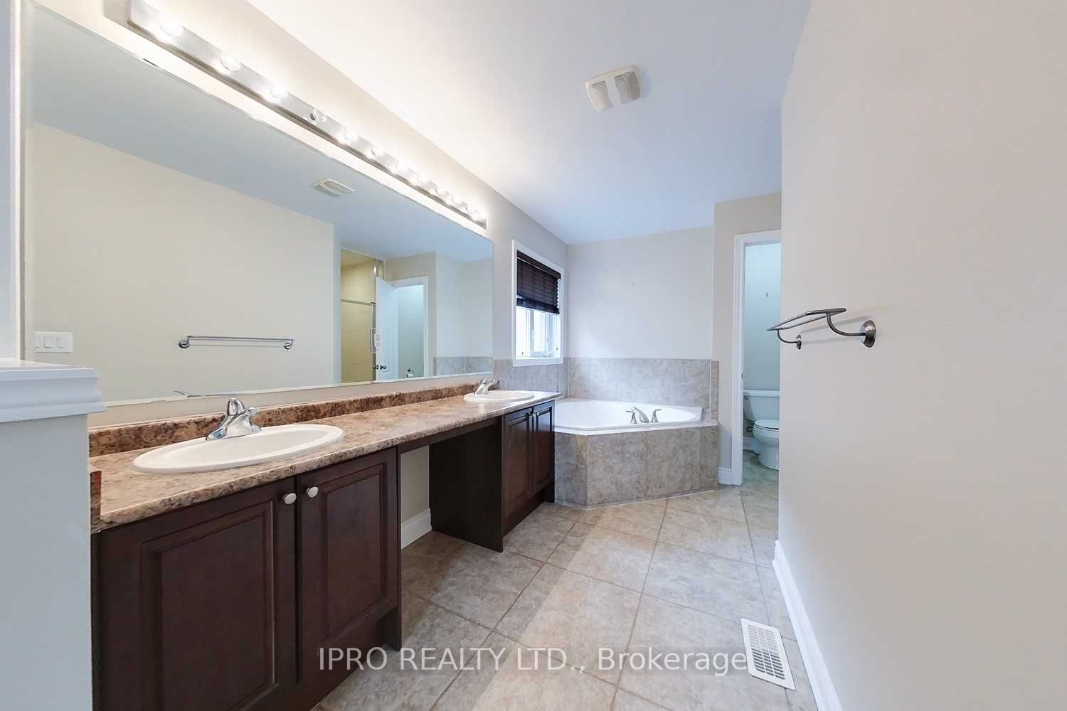 3329 Mistwell Crescent