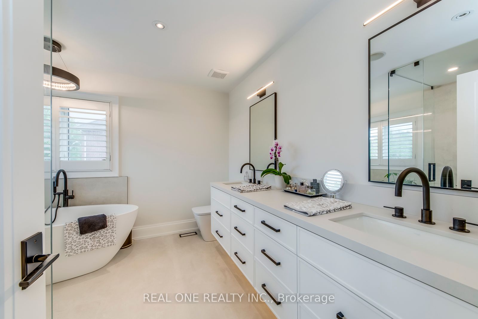 1169 Jezero Cres