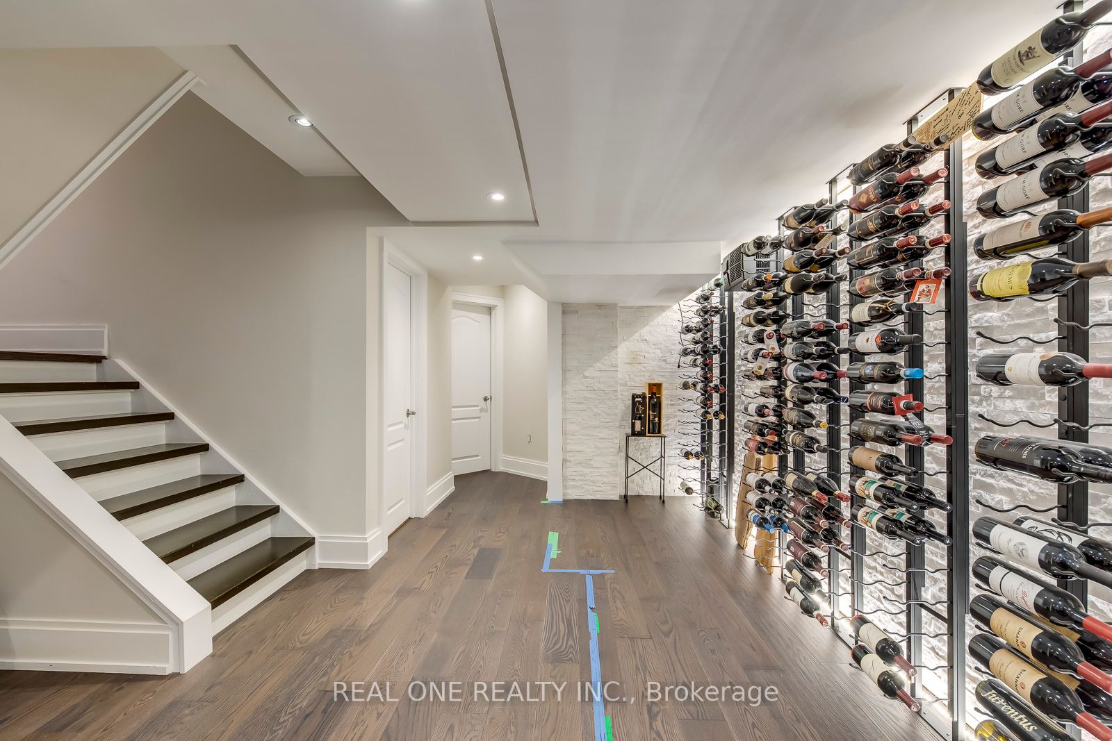 1169 Jezero Cres
