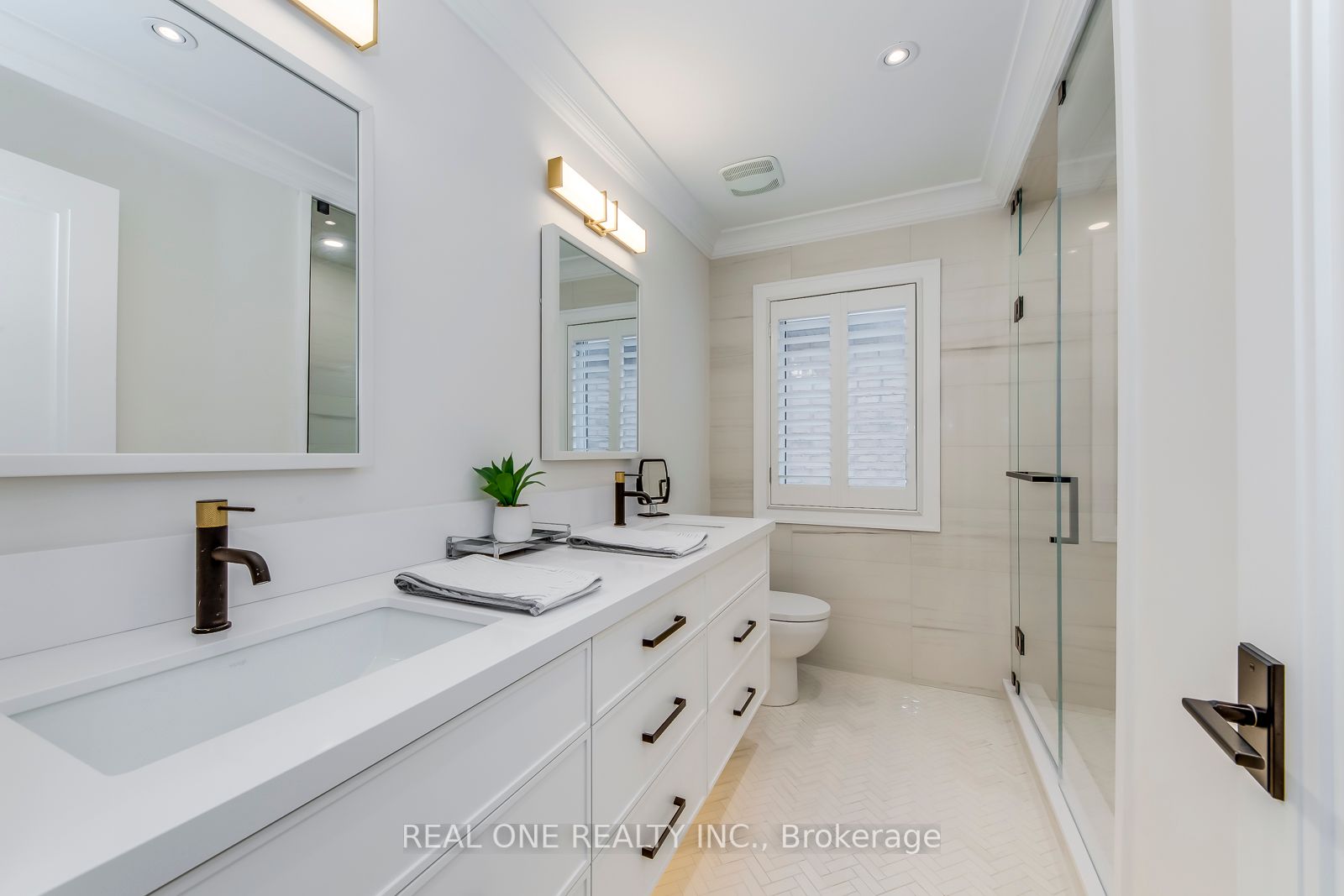 1169 Jezero Cres