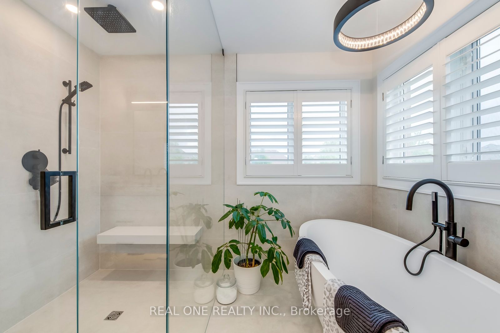 1169 Jezero Cres