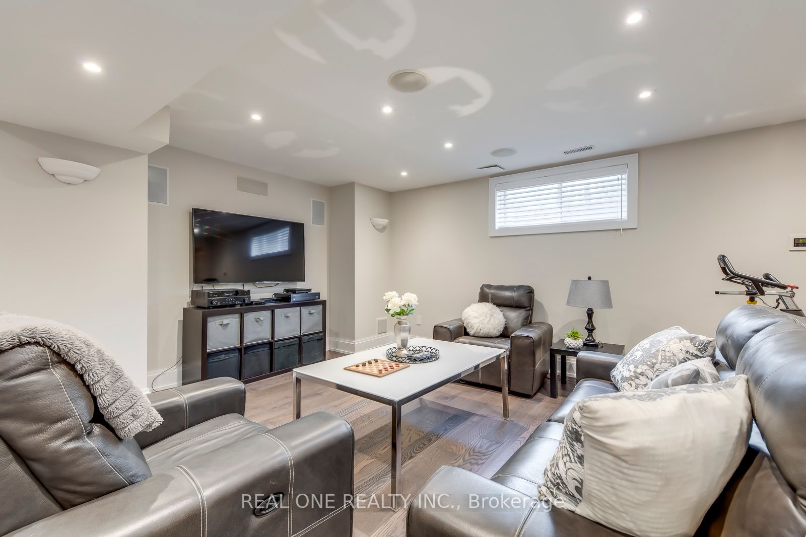 1169 Jezero Cres