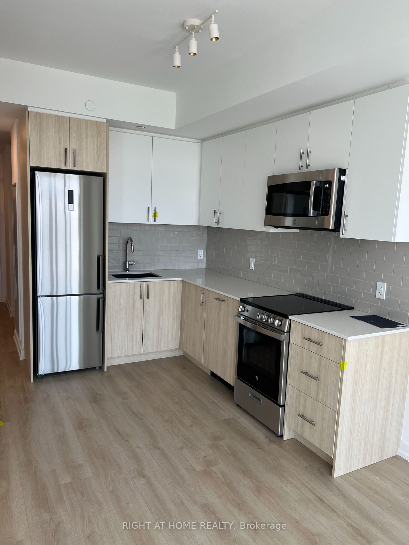1195 The Queensway, #Lph909