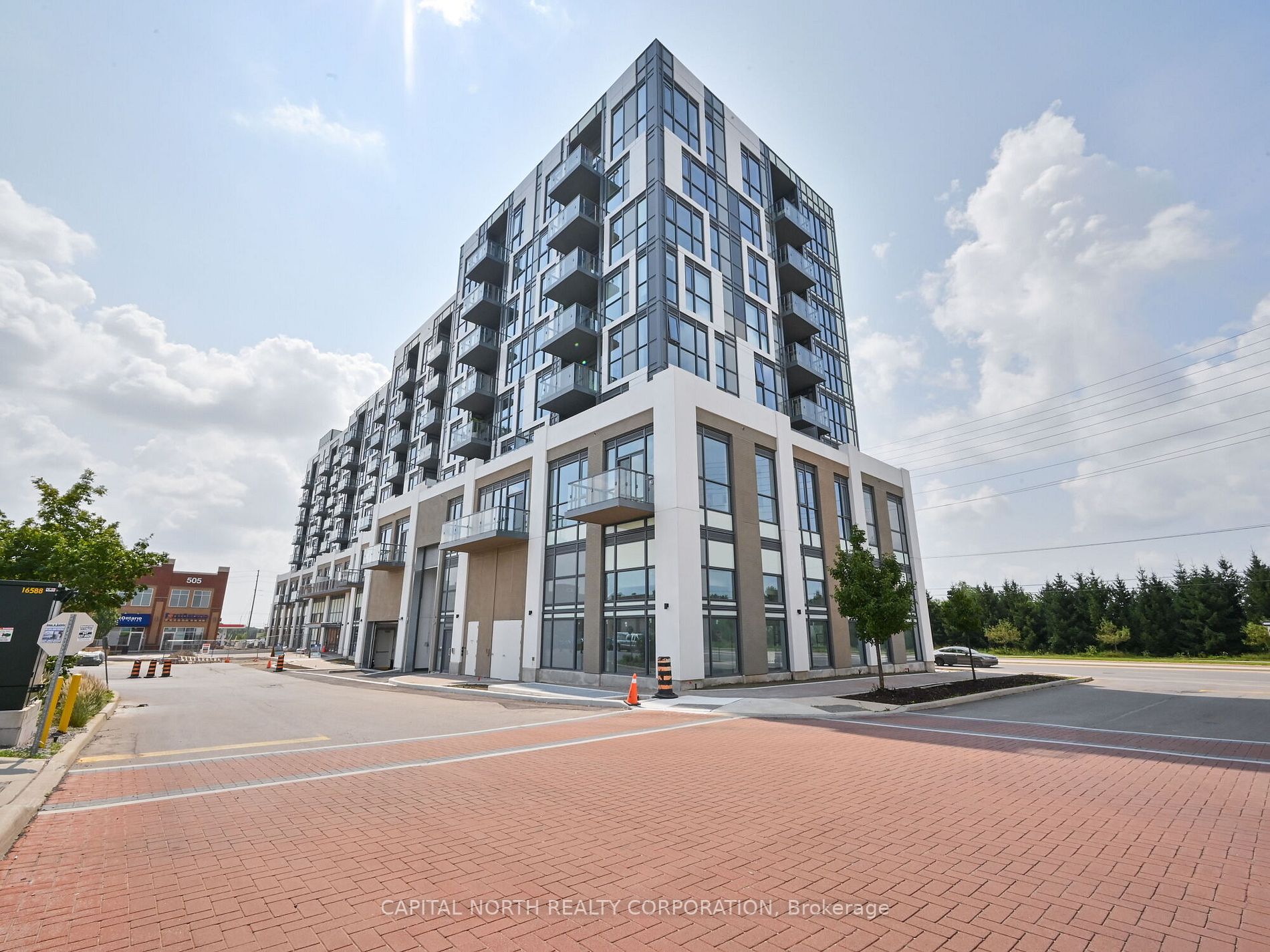 509 Dundas St W, #711